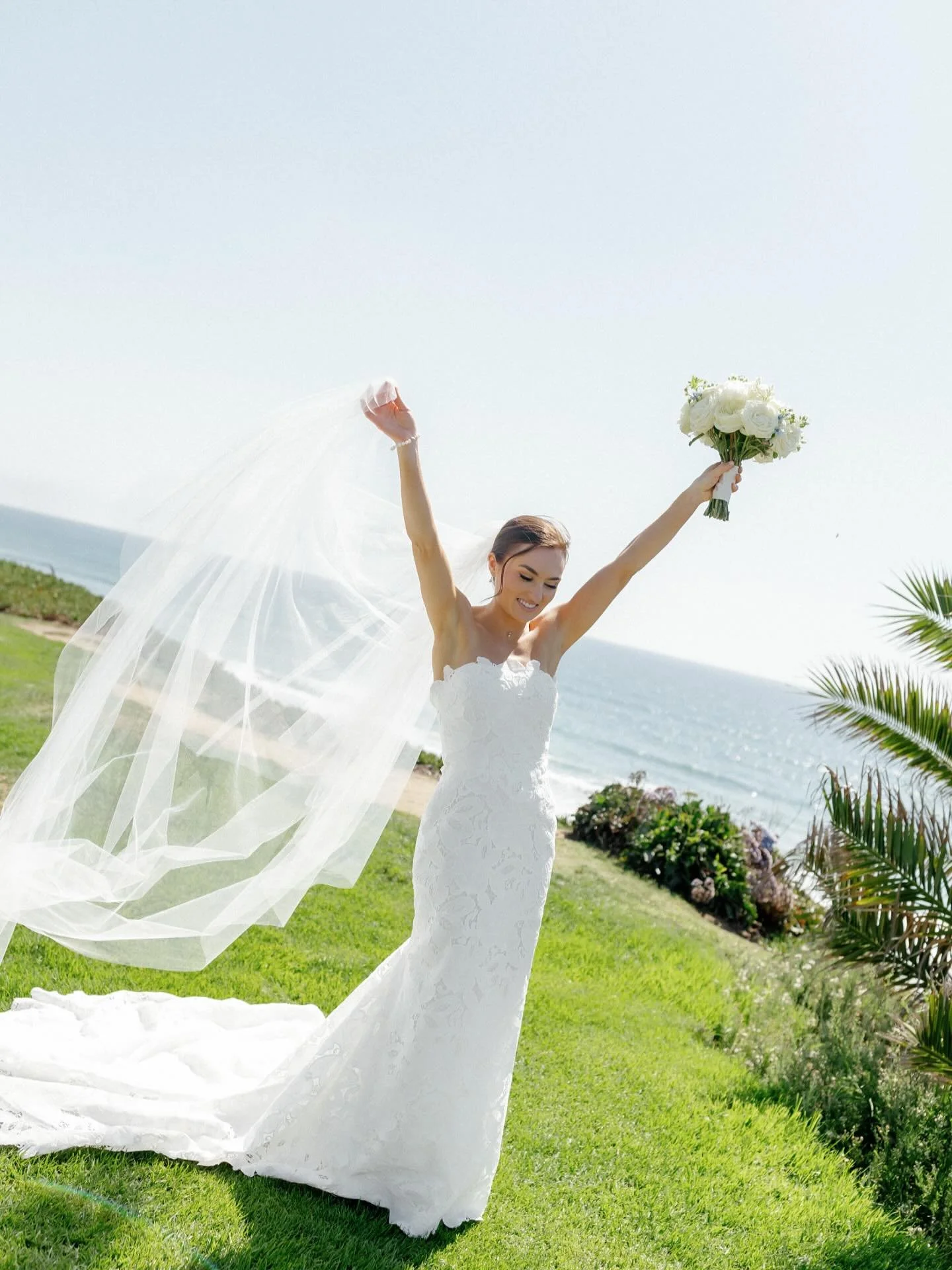 My brides have been bringing the energy lately and I&rsquo;m here for it! 💃🏼

Nothing better than a giddy bride on a sunny day.