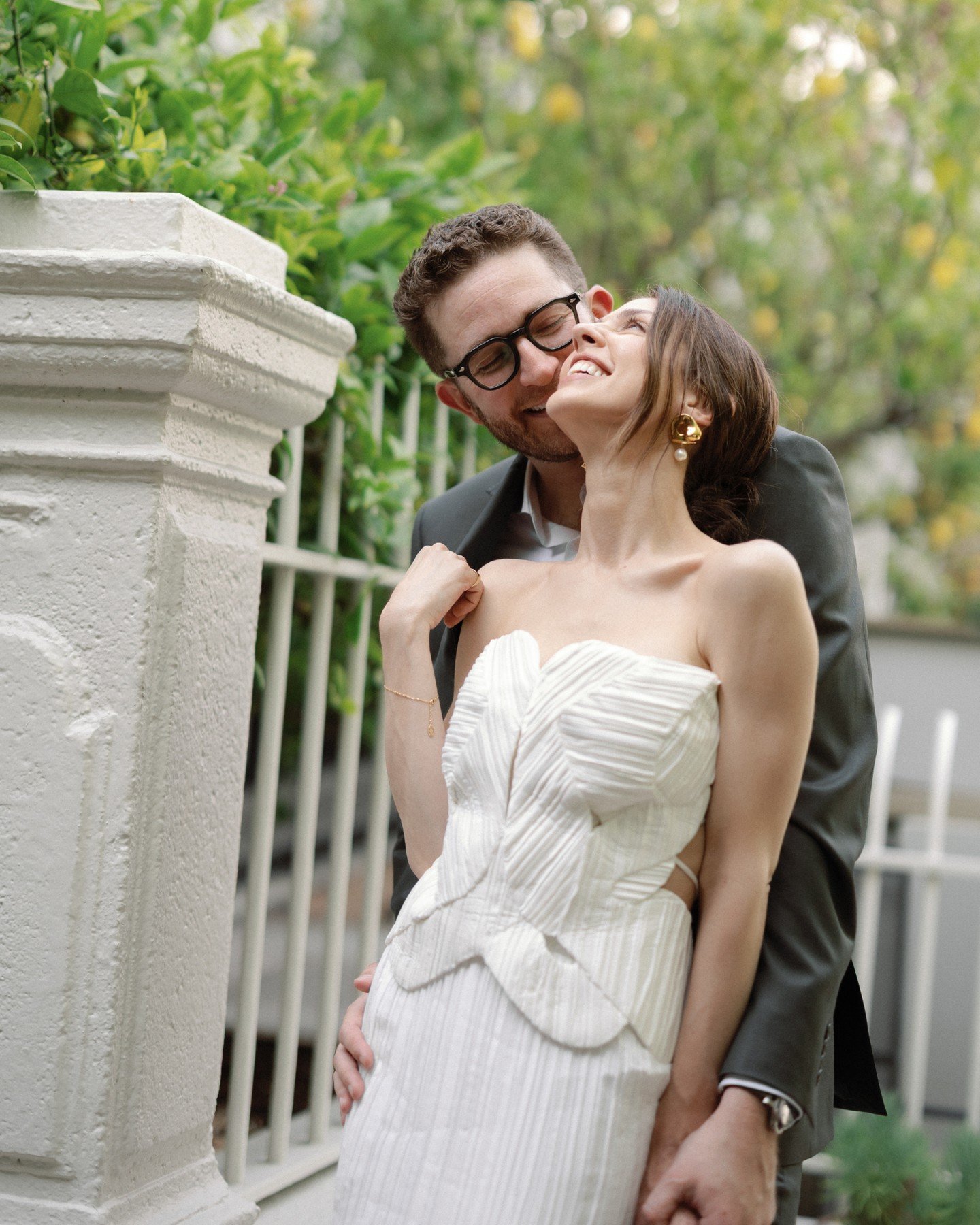 Giggling in the greenery before their surprise wedding kicked off. I'm so excited to see what my 2026 clients have up their sleeves... but for now I'll continuing posting all the 2025 magic. 

#redbirdlawedding #katemansiwedding #dtlawedding #laweddi
