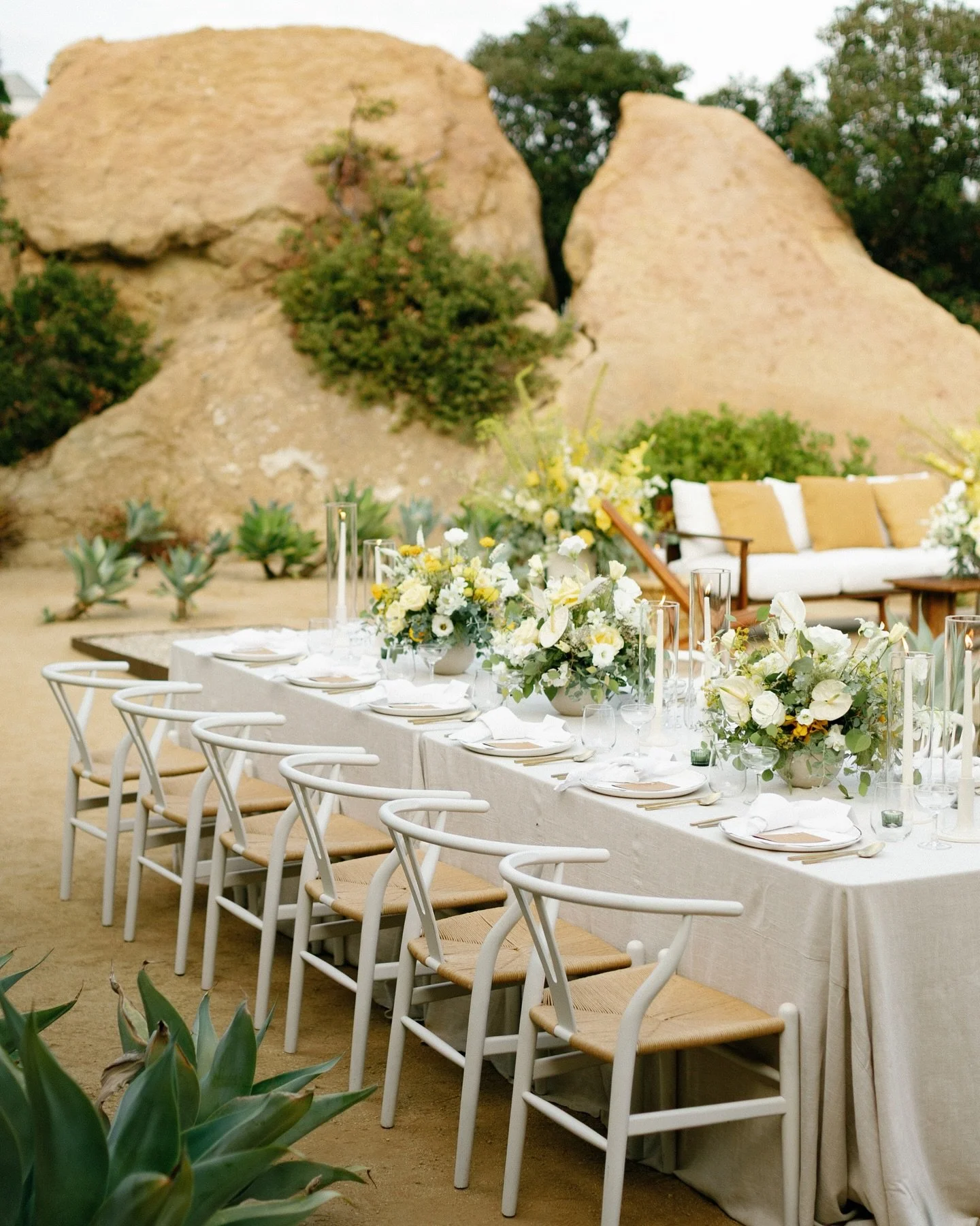 Throwing it back to one of the dreamiest days, up above the clouds in Topanga Canyon.

10 guests, one long table, drool worthy menu, heartfelt speeches and an evening that focused on connection over a grand celebration.

I would capture this day agai