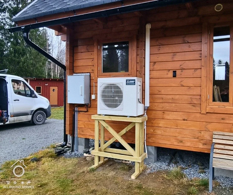 F&ouml;rra veckan utrustade vi en villa med en ny luft&ndash;luftv&auml;rmepump fr&aring;n Mitsubishi Electric. 

Denna v&auml;rmepump &auml;r specialgjorda f&ouml;r Skandinavien och har den senaste 'Hyper heating' teknologi.🔥
Denna v&auml;rmepump f