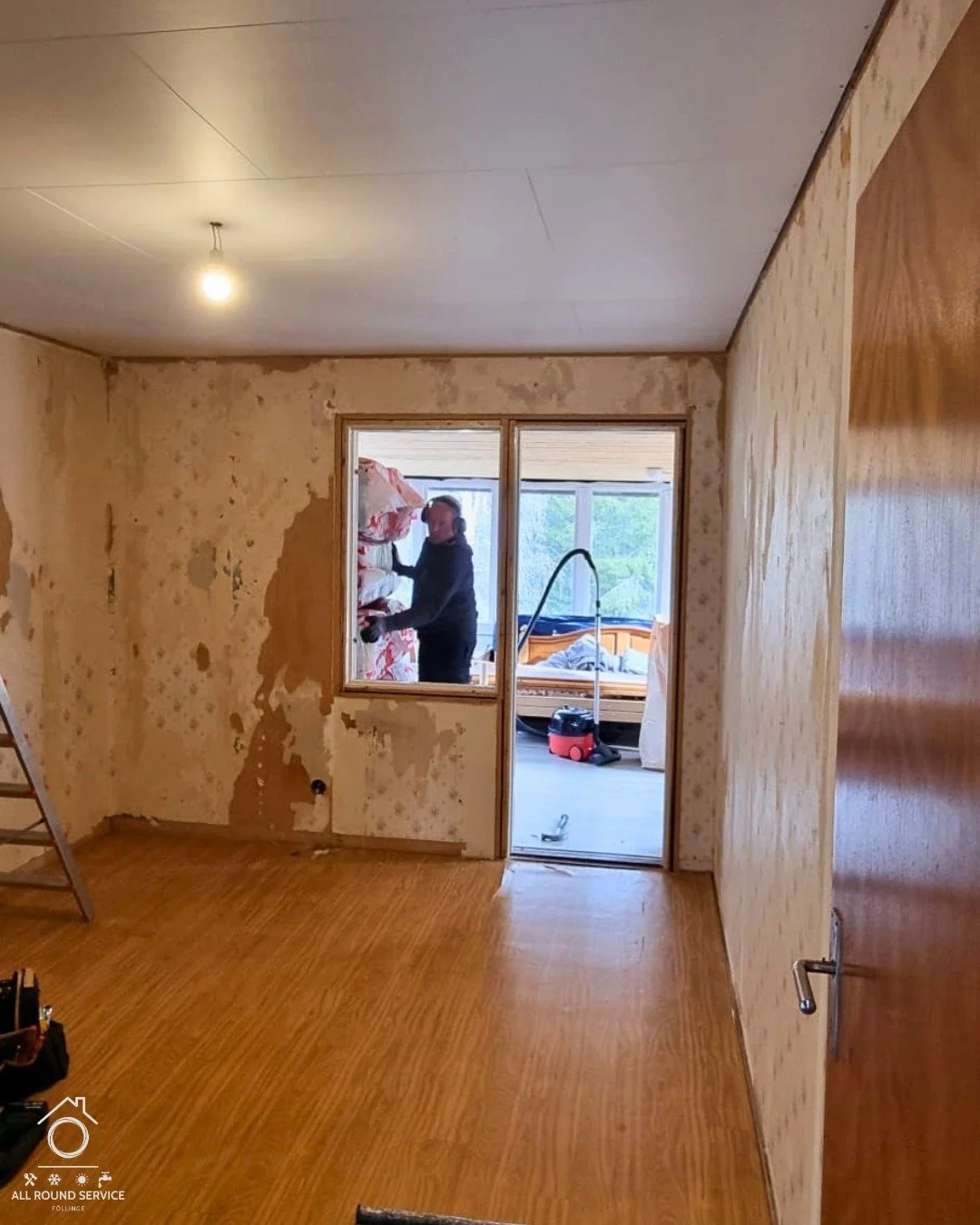 Under veckan som gick har vi bytt ut ett antal f&ouml;nster och d&ouml;rrar. De nya f&ouml;nstren har 3-glas, vilket f&ouml;rb&auml;ttrar isoleringen avsev&auml;rt. 🏠

G&aring;r du ocks&aring; i tankarna p&aring; att byta f&ouml;nster eller har du n