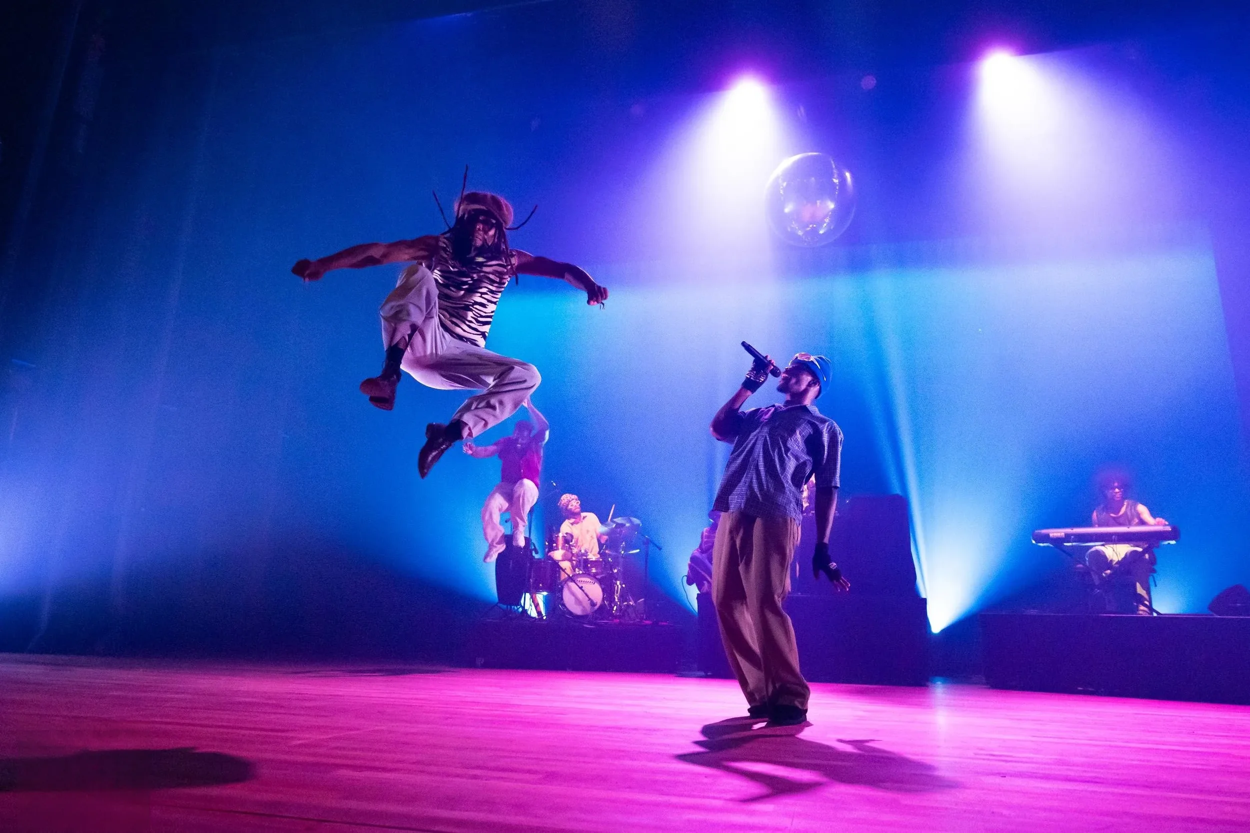 Groove the show 4.webp