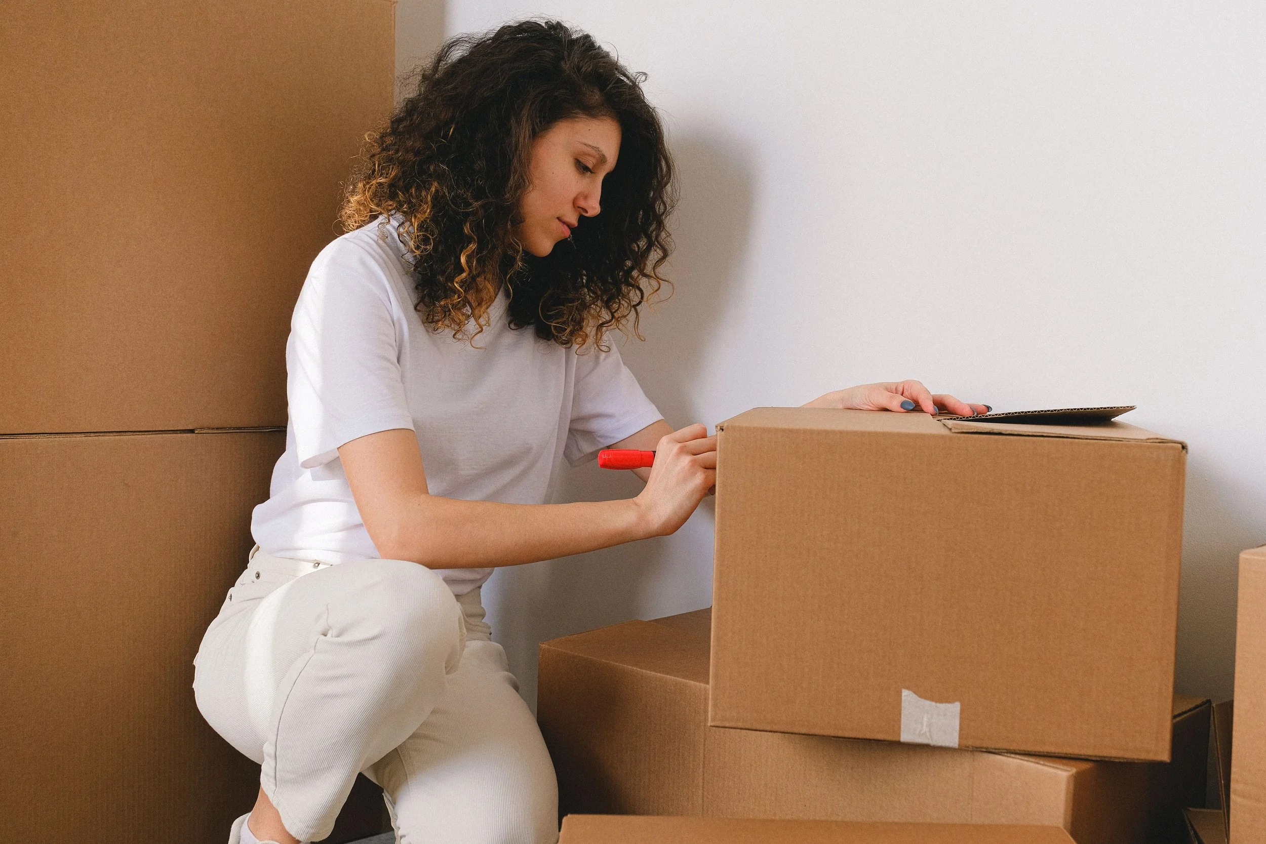 The Right Way to Label Moving Boxes (So Unpacking Doesn’t Take Weeks)