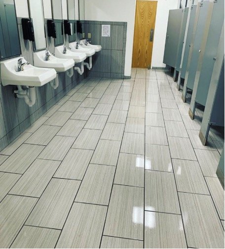 public restroom featuring sinks and stalls