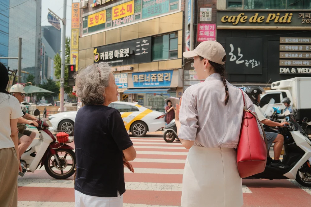Korean-mother-daughter-in-seoul
