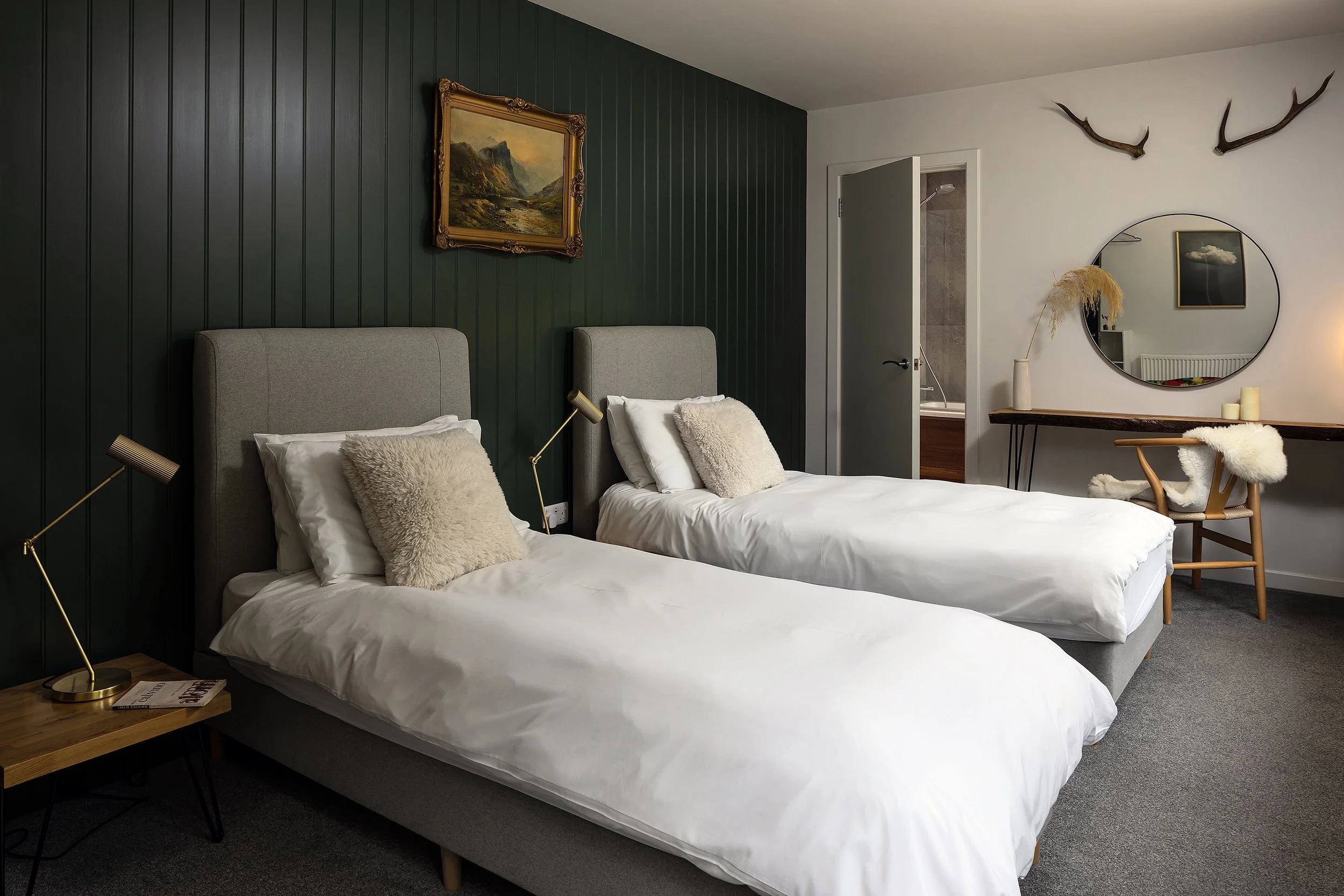 Callander contemporary holiday lodge 6.jpg