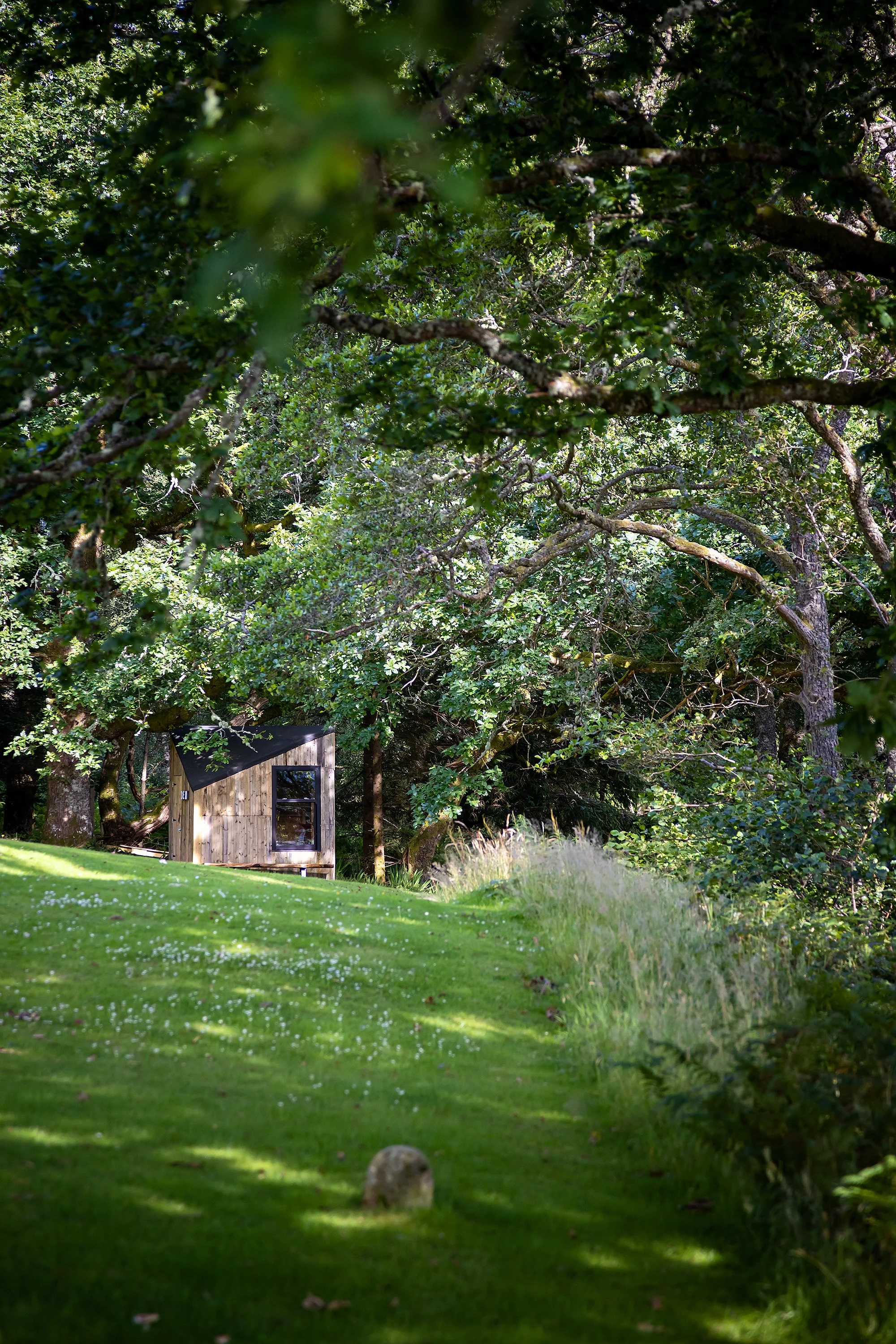 Callander contemporary holiday lodge 32.jpg
