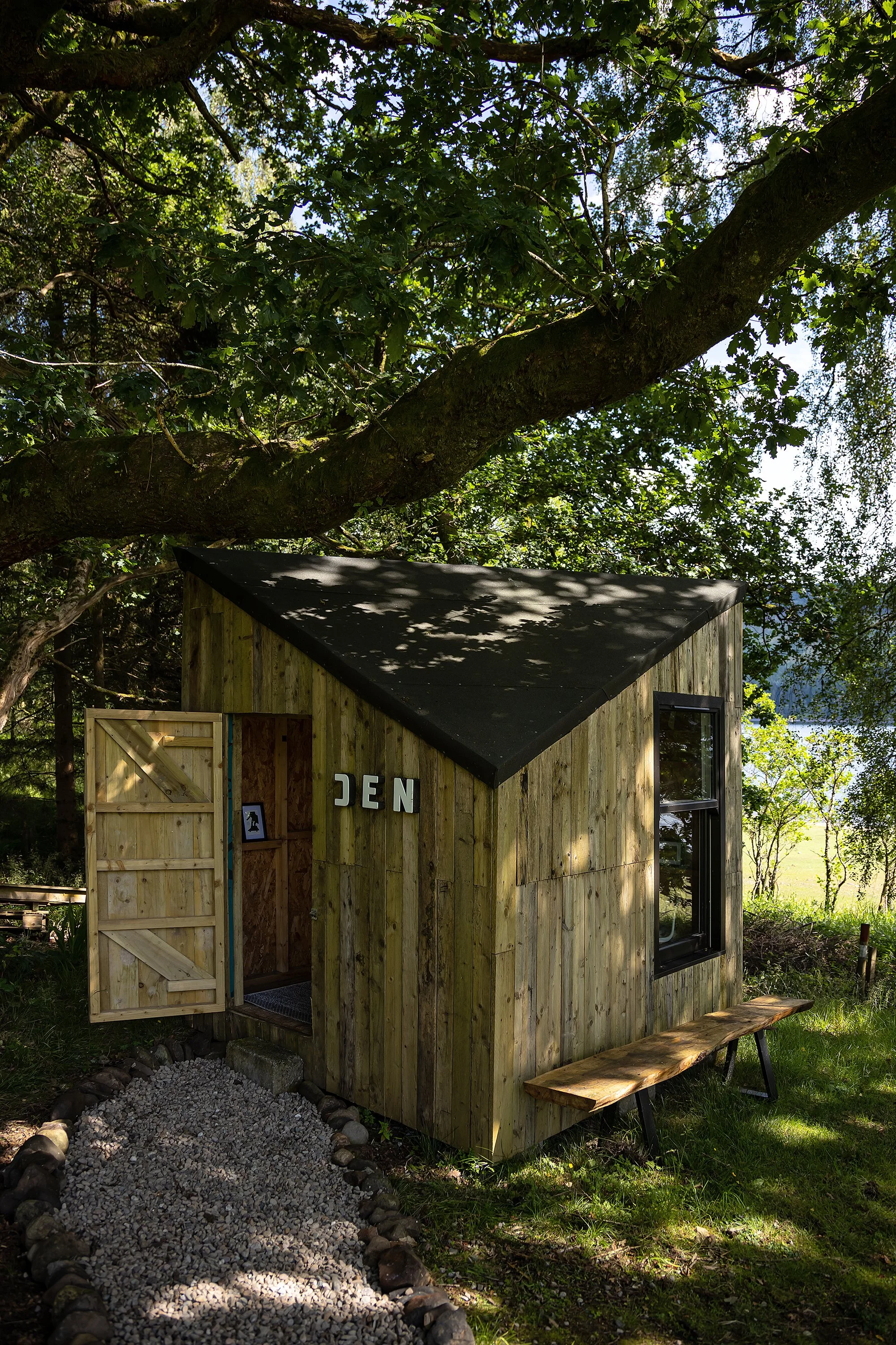 Callander contemporary holiday lodge 28.jpg
