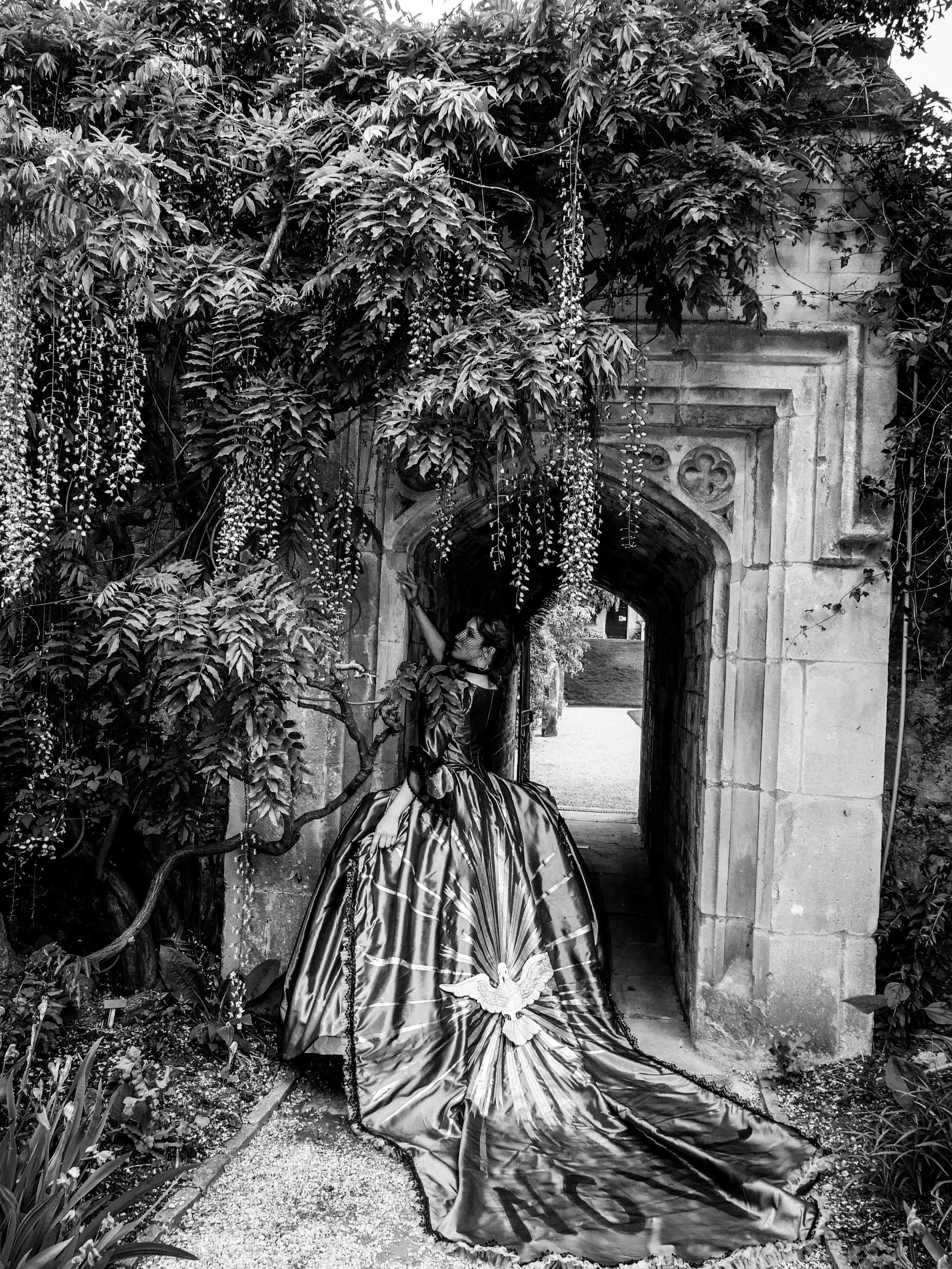 LI LEBNAN

a retrospective runway presentation exploring costume, performance, cultural identity and theatrical storytelling through a contemporary runway format.

presented in collaboration with @oxfashionsoc and @cun4rylivingzine at @regentsparkcol