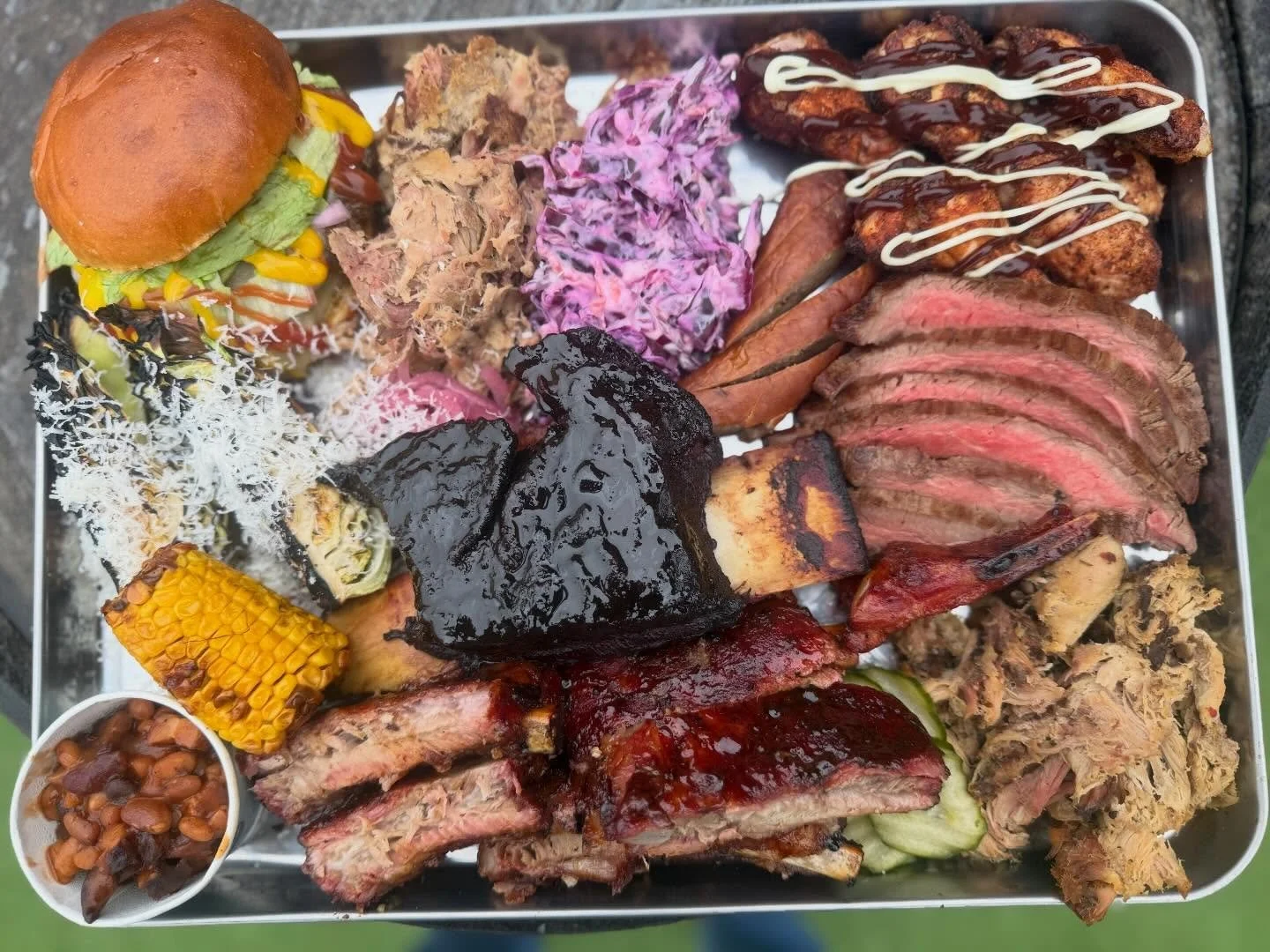 Nice platter from yesterday&rsquo;s BBQ 101 class 🔥.

- Double Smash Burger
- (3-2-1) St Louis Ribs
- Hot &amp; Fast Smoked Short Rib
- Smoked Cheddar &amp; Jalape&ntilde;o Sausage
- Pit Beans With Jerk Pork Belly
- Salted Bavette Steak
- Chicken Wi