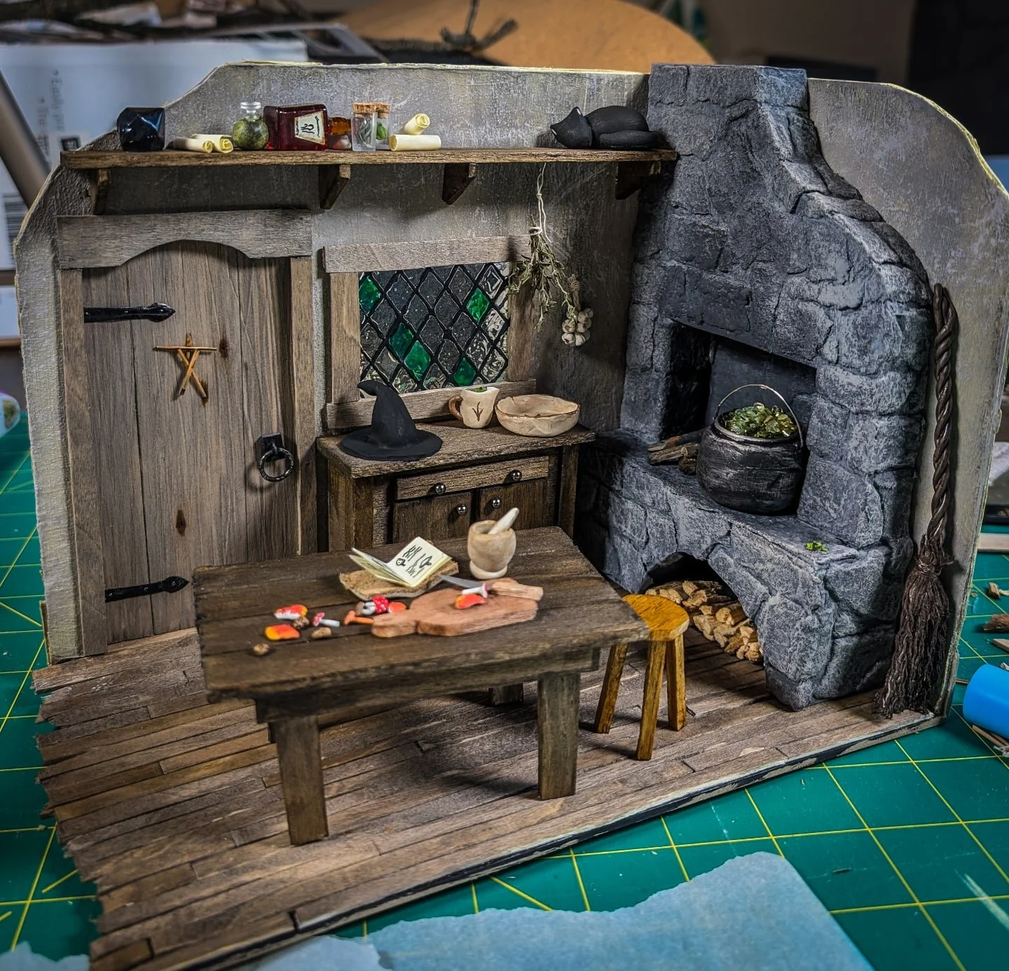 No Halloween costumes this year but I did finish a tiny witch house to get into the spooky spirit 🎃