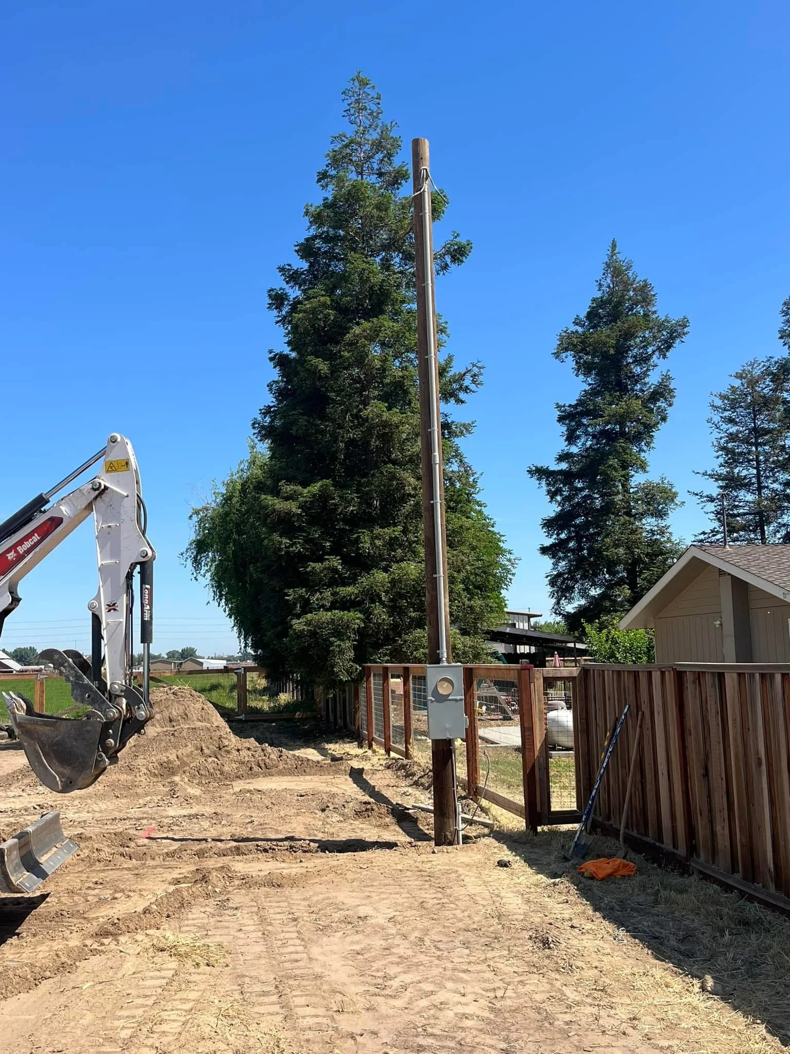 200 Amp Service Pole