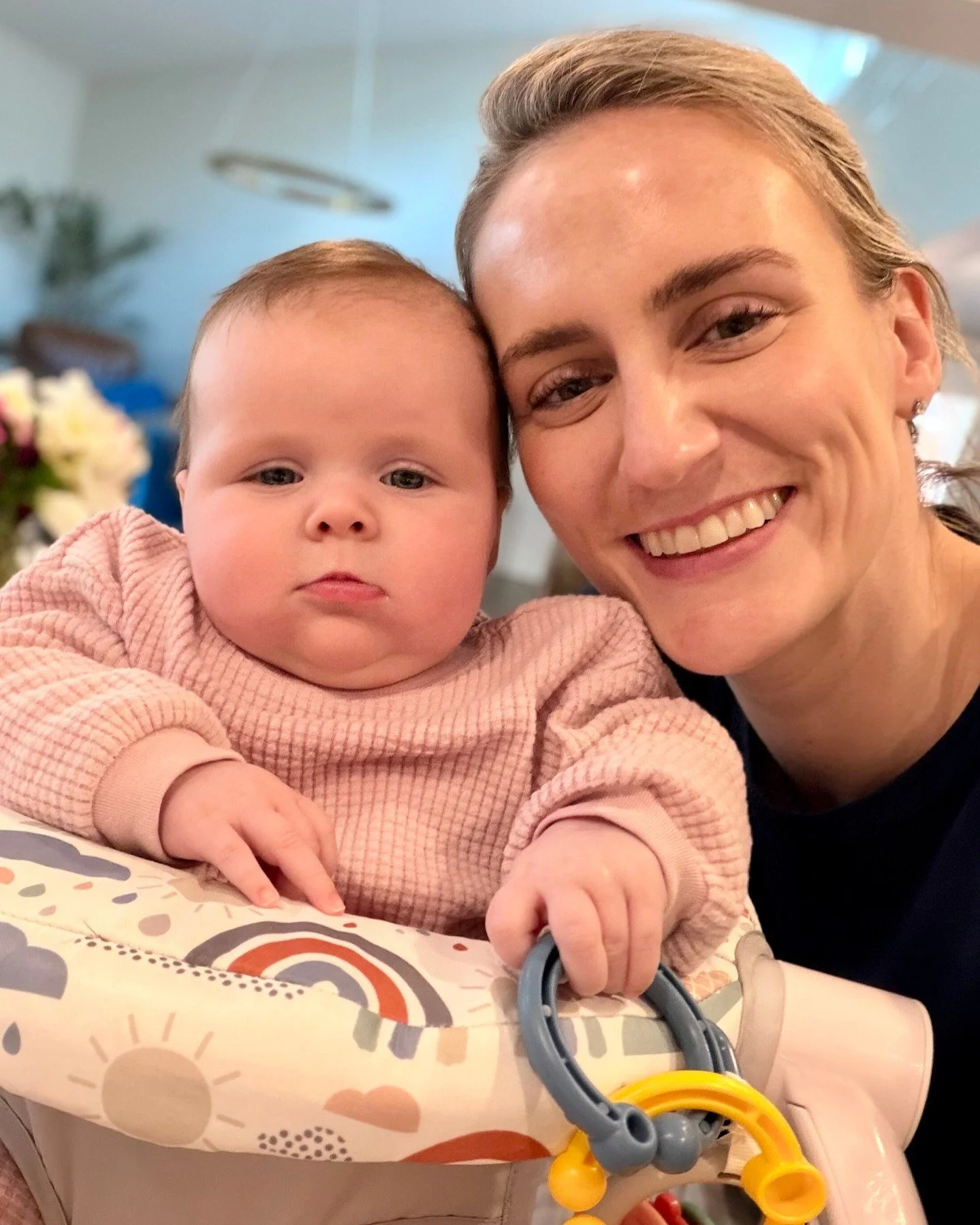 Happy Friday, friends! 🤍

One of my favorite things lately?

Making dinner with 4&frac12;-month-old Wynn nearby.

Even if it&rsquo;s just lasagna.

She sits there wide-eyed like it&rsquo;s the most fascinating thing in the world. And somehow &hellip