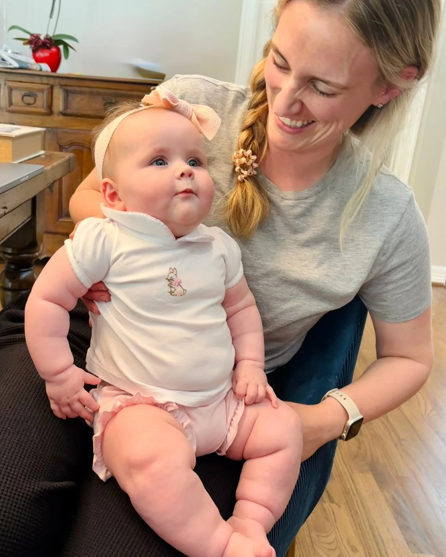 She turns 6 months old tomorrow. 🥹

Wynn is the best kind of nervous system reset &mdash; she laughs with her whole face and reminds you what the small moments are actually for.

Happy Friday. Go be with your people. 🧡

#happyfriday #momlife #brain