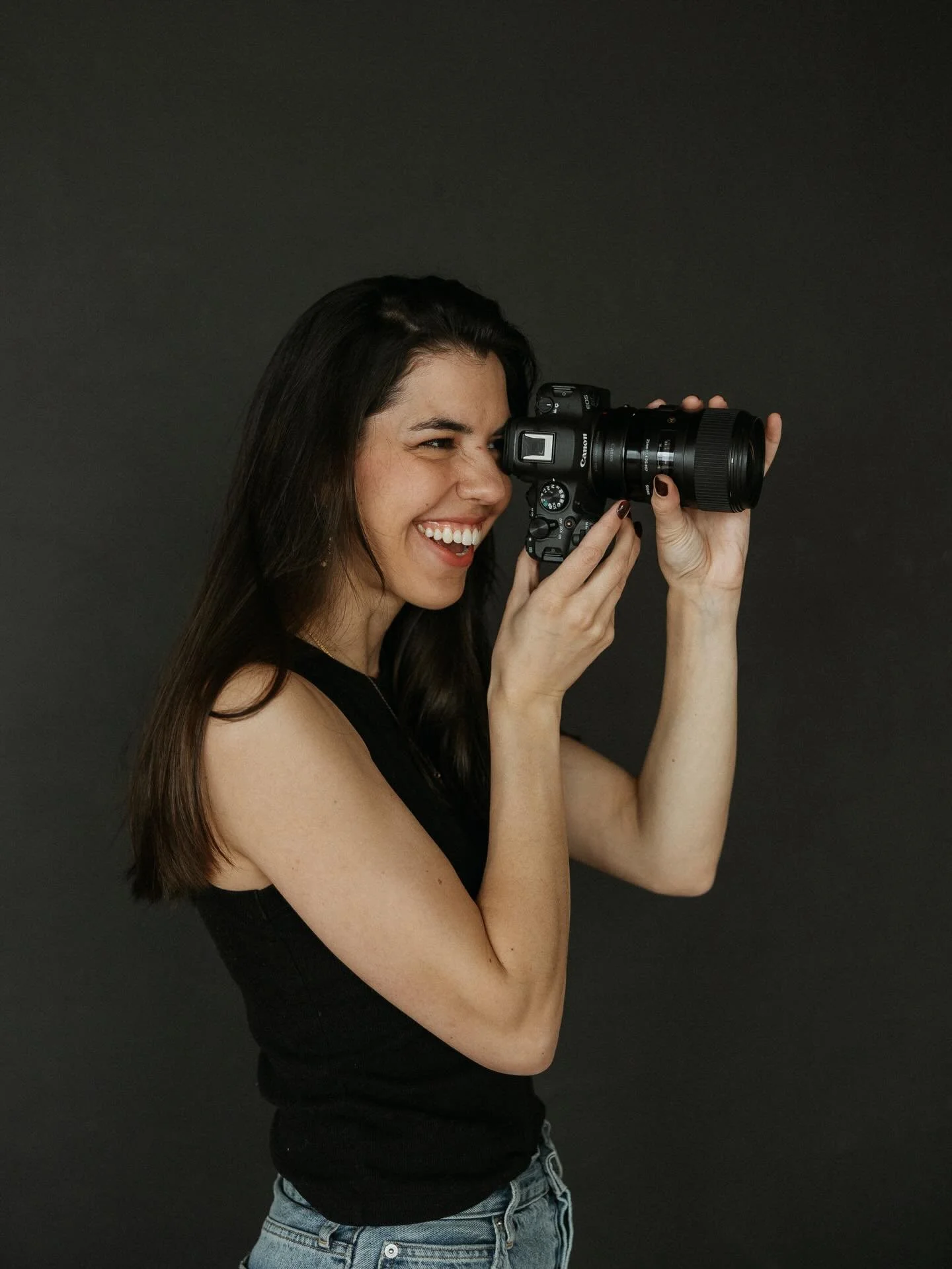 Hi! Allow me to introduce myself.  I&rsquo;m Halley (rhymes with &ldquo;valley&rdquo;), a wedding and portrait photographer based in West Michigan. I&rsquo;m also a friend, mom, wife, daughter, Jesus lover, and Etsy shop owner. I photographed my firs