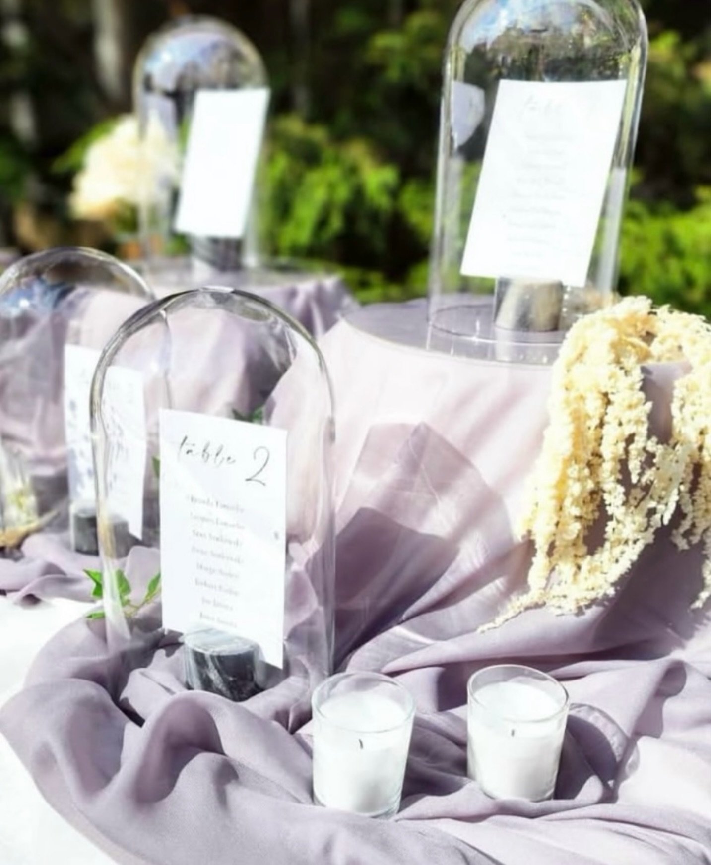 &hellip; a seating chart or escort card table is one of the first decor elements a guest will experience at your event&hellip;
make it memorable 🖤

&mdash;  one of my absolute favourite escort tablescape 🍃 

design, styling, decor + creative direct