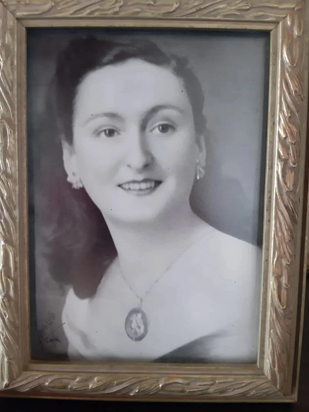  “Aquí mi mamá: Inés Benvenuto Cisneros”. 