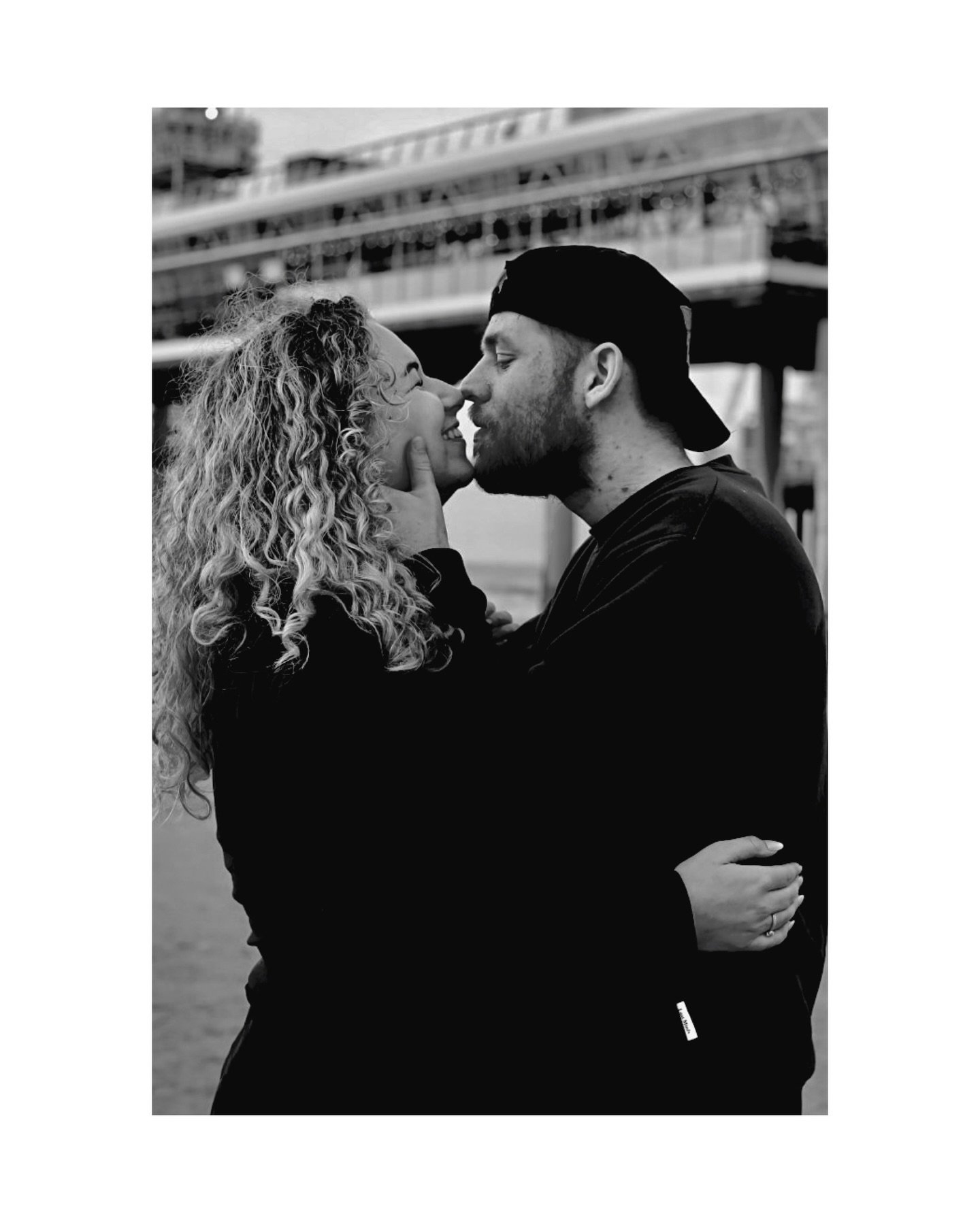 Eigenlijk was het de bedoeling om mijn schoonzus en haar vriend te fotograferen(is ook gebeurd zie vorige post 🤓) maar ineens hoorden we: &lsquo;Nu is het jullie beurt!&rsquo; 😄

Meneer werd mee gesleurd en tada 🥹✨. Happy me! Al weken met een big 