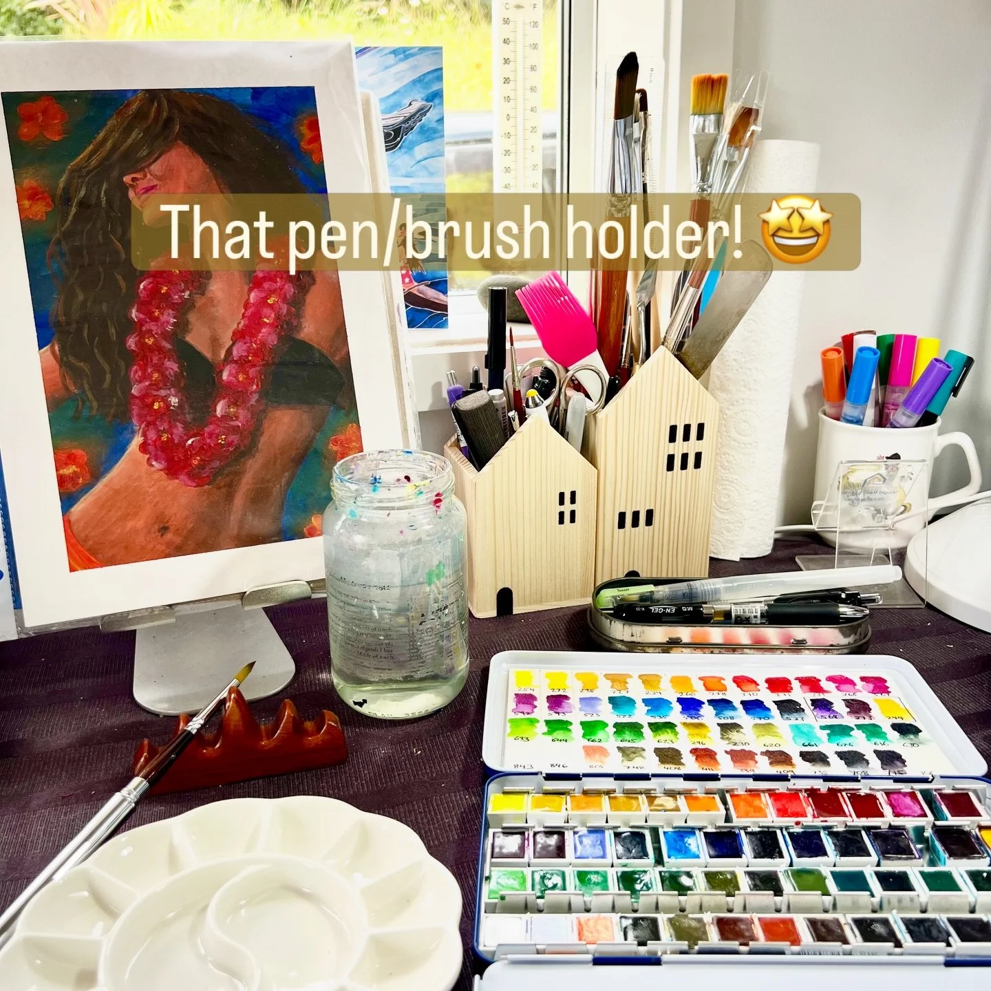 Talk about the perfect pen/brush holder for a house portrait artist! 🤩

Not only do they look cute, but they hold more/take less space because they&rsquo;re square. 🖊️🖍️

Think I might have to get more and build a whole street! 😂 🏠🏡🏘️🏡

#hous