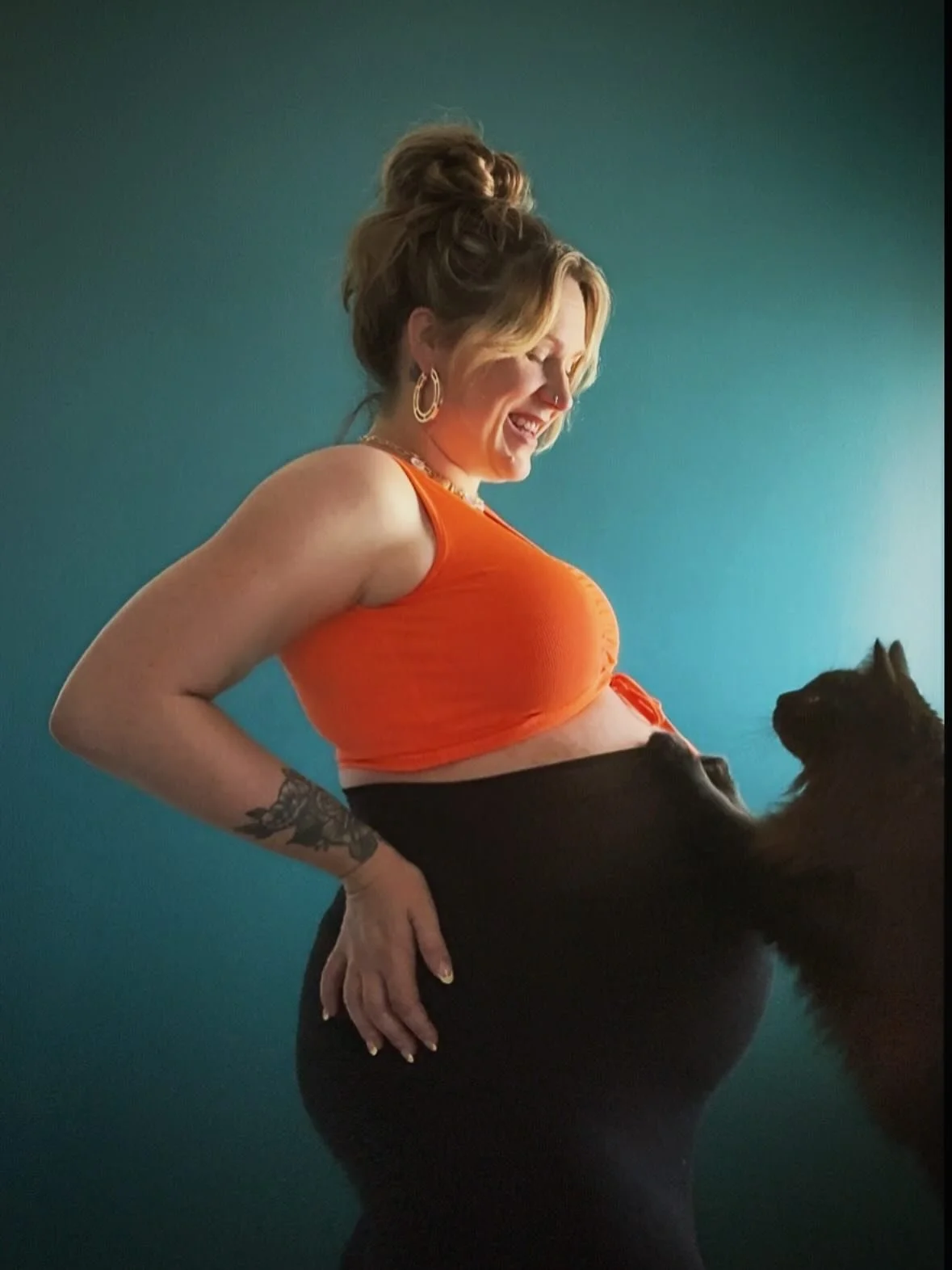 🧡 

I&rsquo;ve been kind of regretting not booking an official maternity shoot&hellip;but then I got this photo, and it might just be all I need 🥰