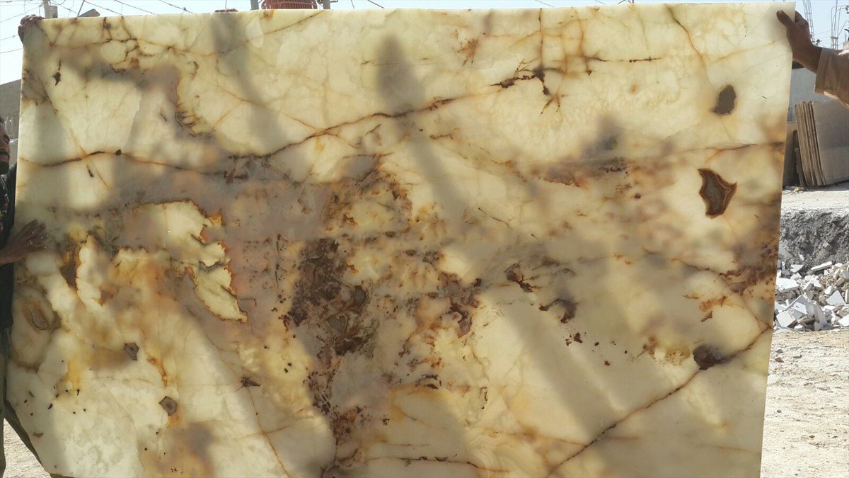 backlit-onyx-slabs-led-lights-onyx-slabs-counterstops-tabletops-08.jpg