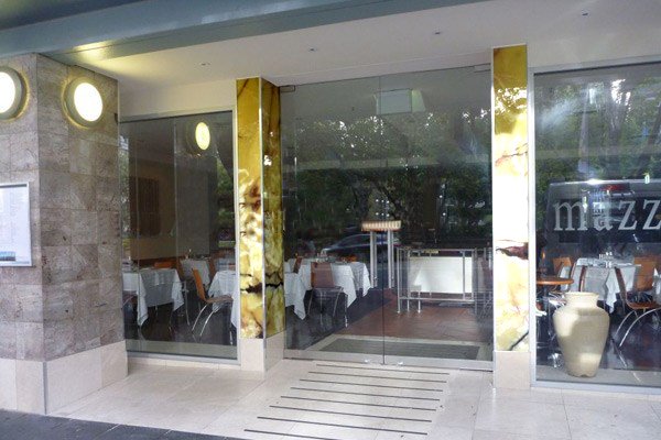 backlit-onyx-columns-backlighting-onyx-square-round-pillars-pedestals-14.jpg