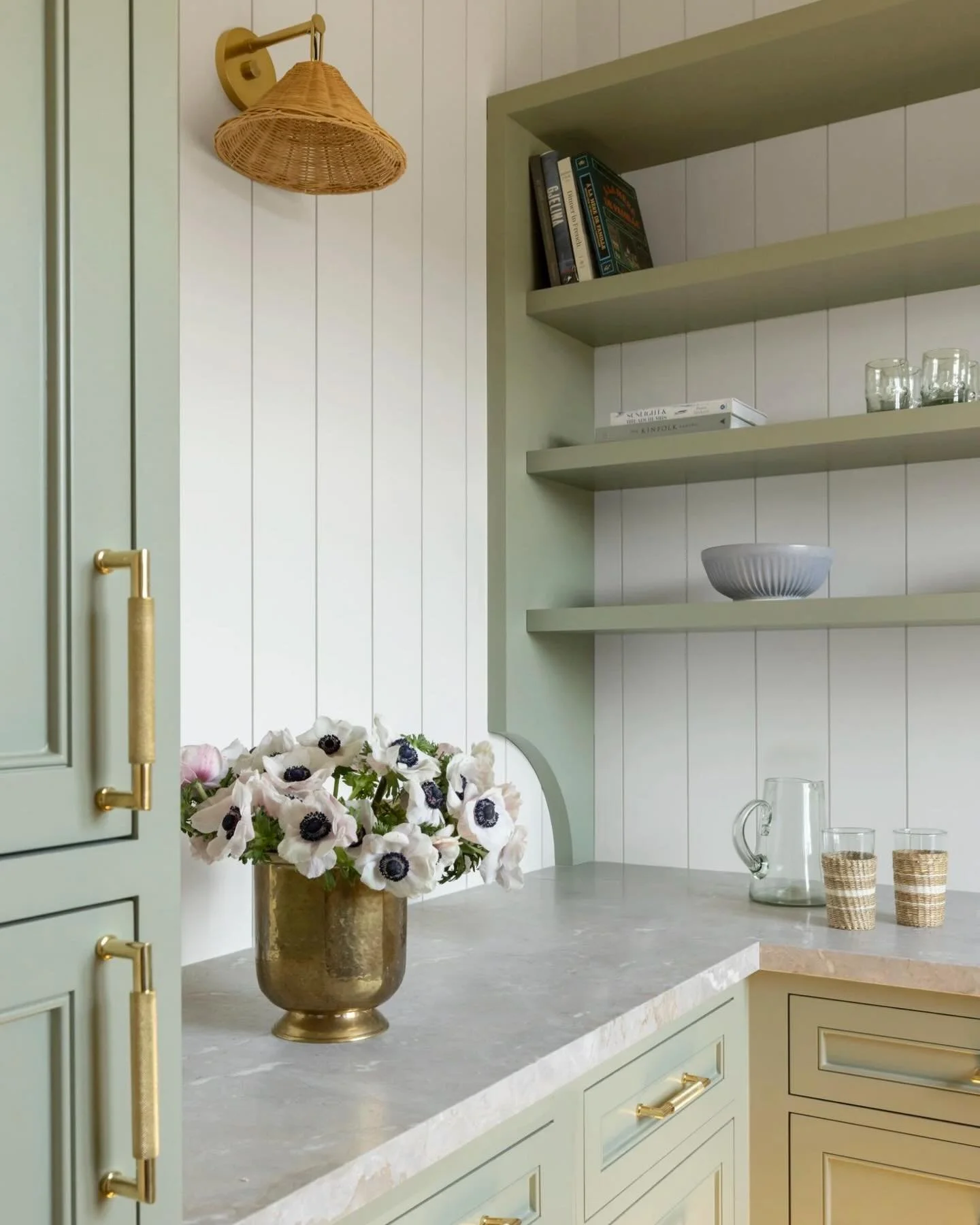 Sharing our favorite spring inspired spaces from our Santa Rosa Town &amp; Country project. Which one is your
favorite? 🌷
#InteriorDesign #GoodAveDesignStudio
#LuxuryInteriors #SonomaCounty #InteriorStyling