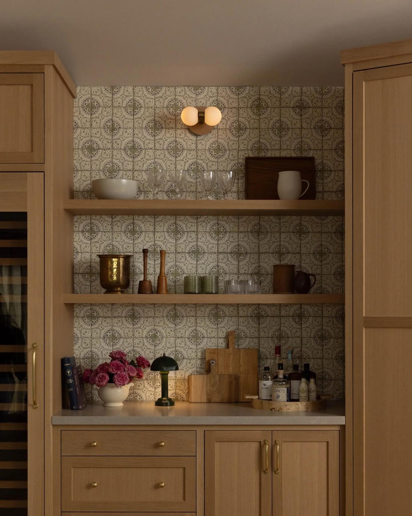 A look at what goes into a full renovation from demo to done. Swipe to see the before.  #renovation #beforeandafter #interiors #sonomadesigner #bespoke 
📸 @sencreativeco