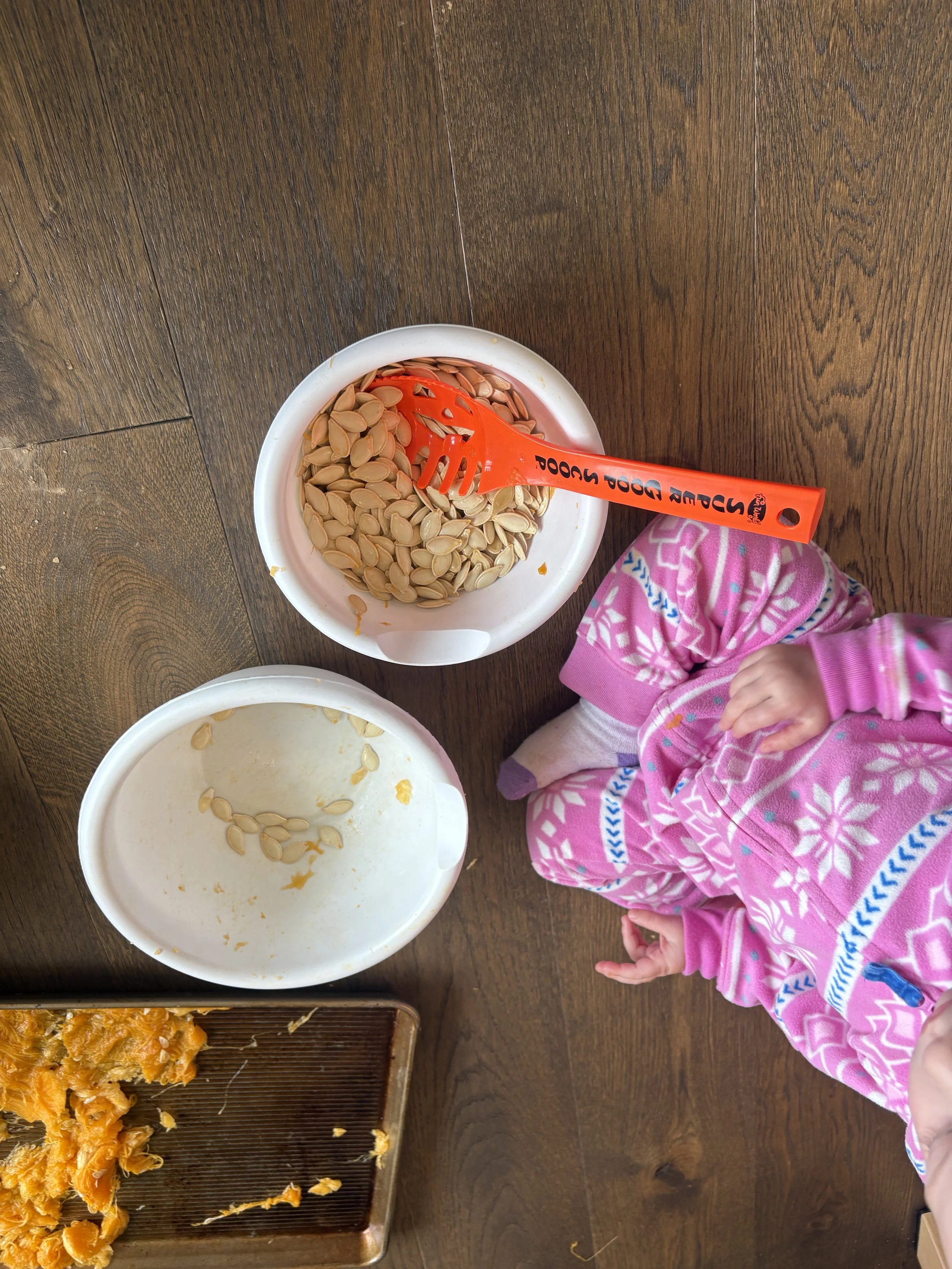 🍂 Fall Sensory Play Ideas for Toddlers: Embracing the Crunch, Squish, and Squirm
