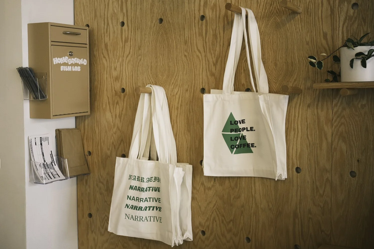 Film Dropbox located in Naples Florida. Naples Film Lab. Film Processing near me. Film Developing near me. Where to develop film in Naples. Where to develop film in SWFL. 35mm, disposable, C41 & B&W.