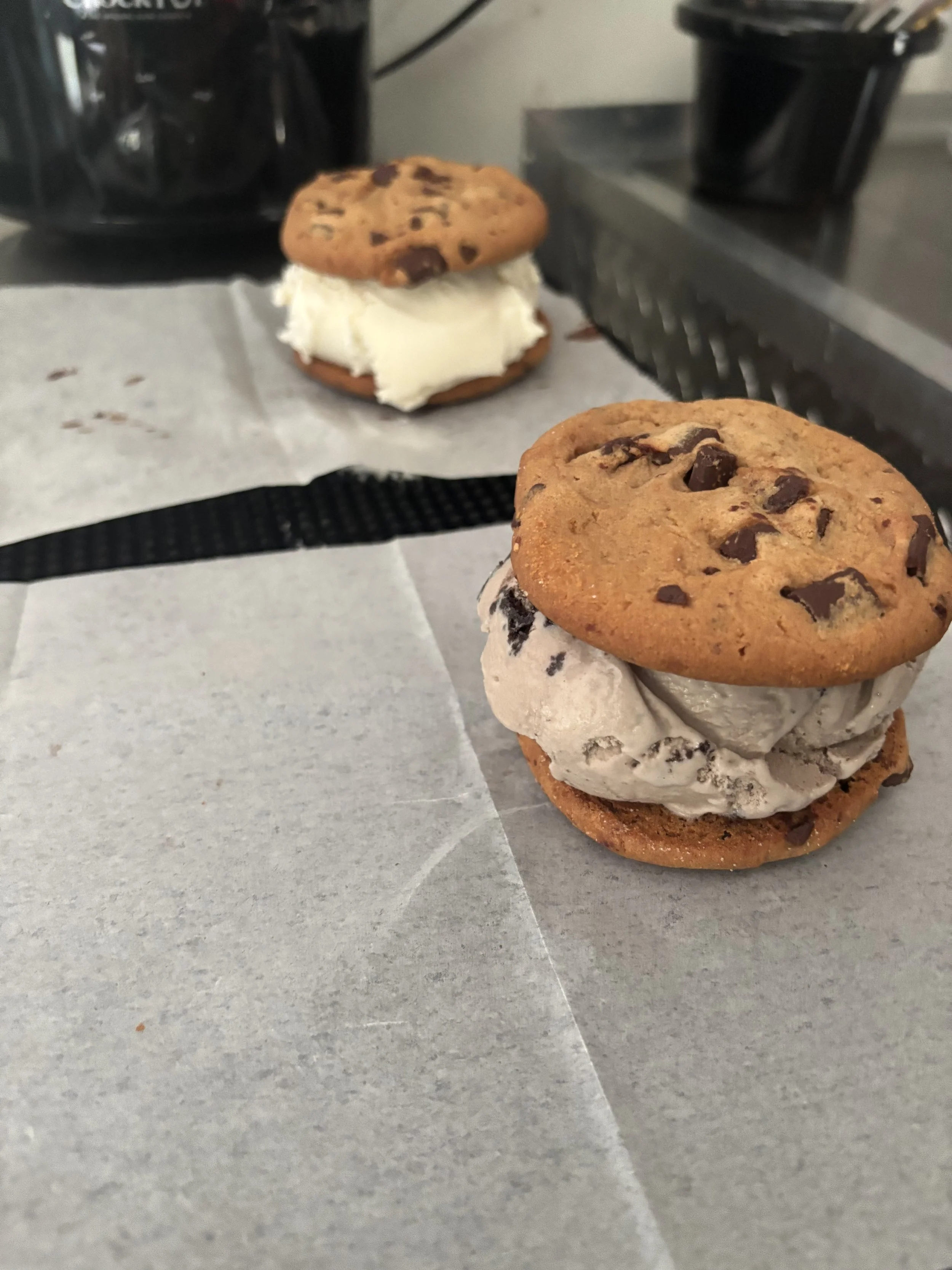 COOKIED AND CREAM AND VANILLA ICE CREAM SANDWICH.jpeg