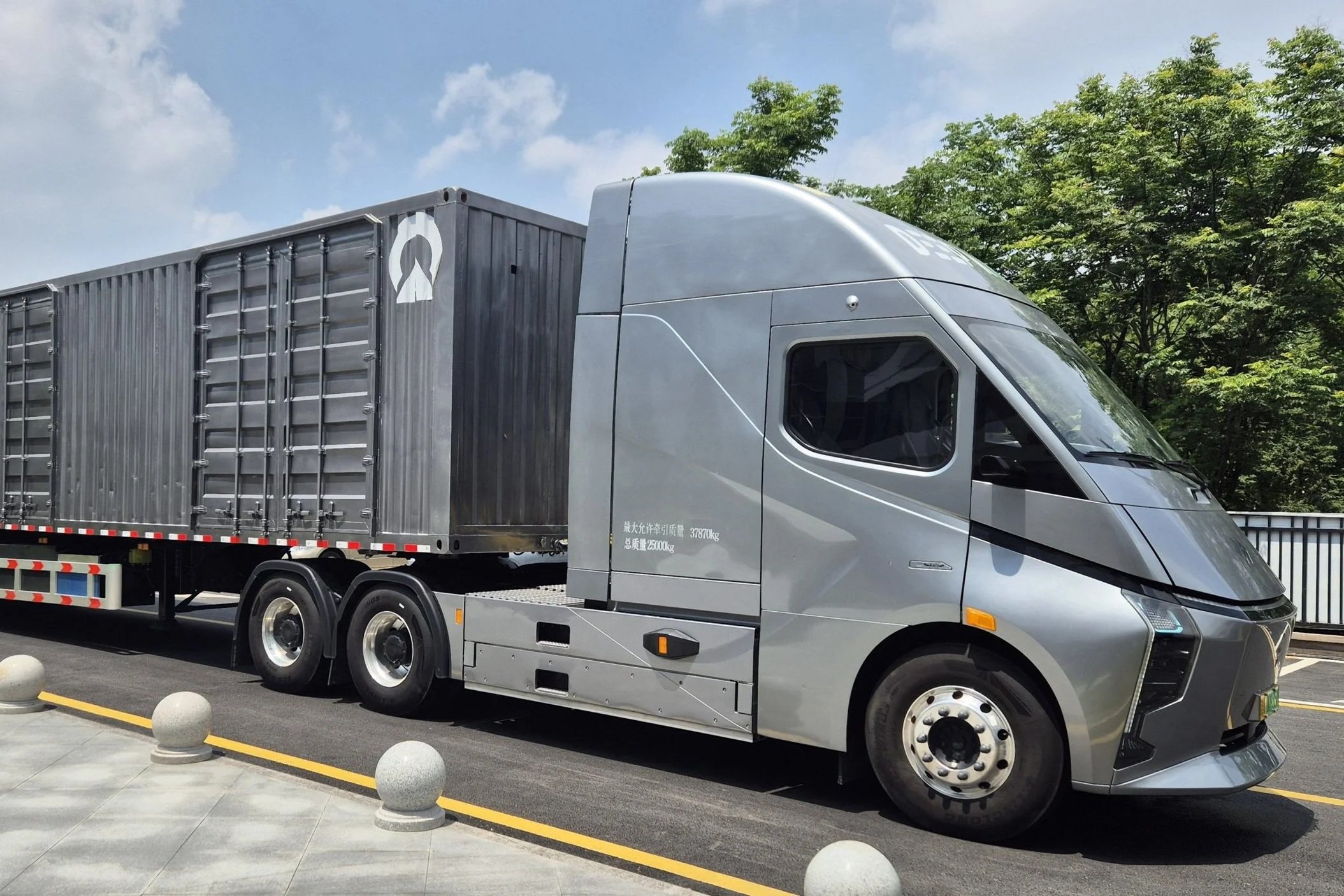 China’s EV Truck Surge Shows What the Future of Freight Can Look Like