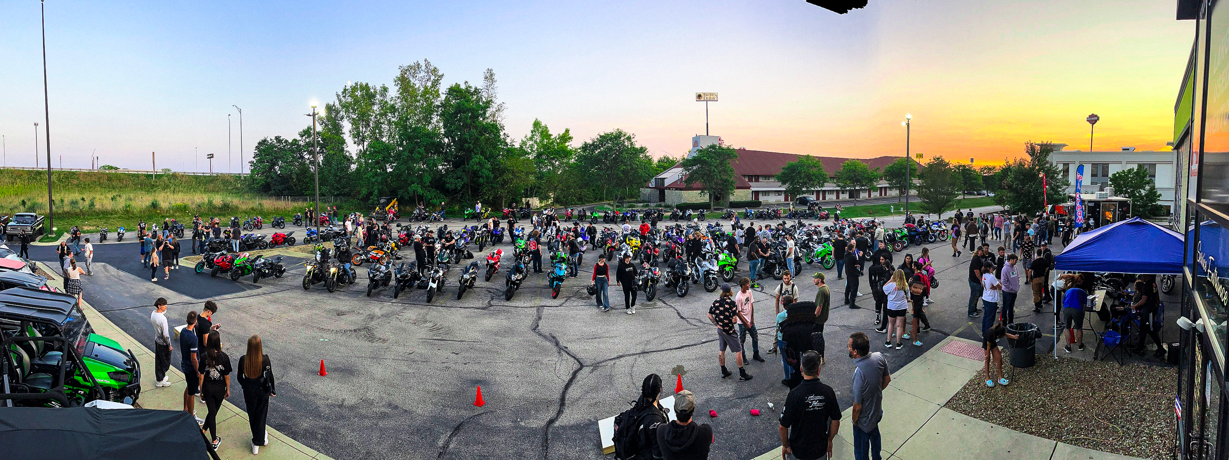 NEO Supersports Bike Night at Thrill Point Motorsports