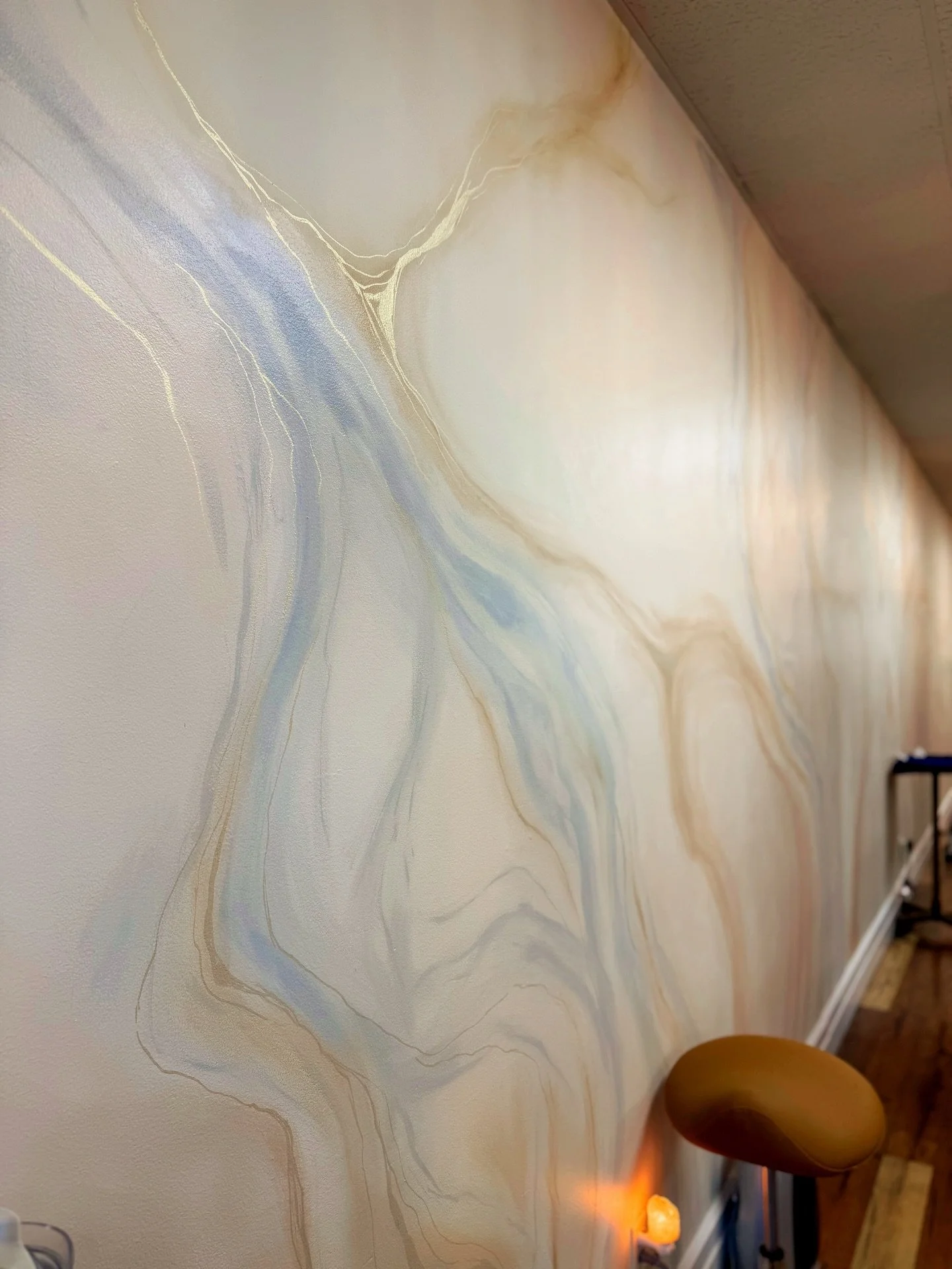 The beautiful new @haven.hairco by @havenhairbykasia! I had so much fun on this 75ft wall, and hanging out with Kasia while she worked on the whole salon. The details came together beautifully and I can&rsquo;t wait to post some videos of it so you c