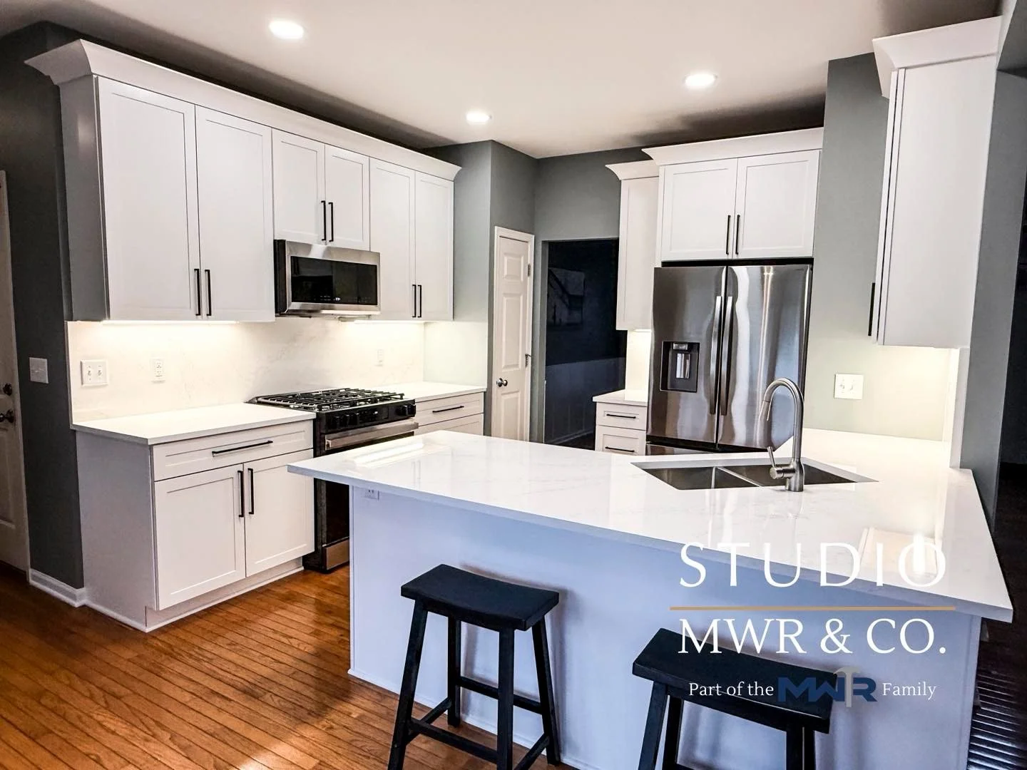 𝘈 𝘉𝘳𝘪𝘨𝘩𝘵 𝘕𝘦𝘸 𝘊𝘩𝘢𝘱𝘵𝘦𝘳: 𝘛𝘩𝘦 &quot;𝘎&quot; 𝘍𝘢𝘮𝘪𝘭𝘺 𝘒𝘪𝘵𝘤𝘩𝘦𝘯 𝘛𝘳𝘢𝘯𝘴𝘧𝘰𝘳𝘮𝘢𝘵𝘪𝘰𝘯

Sometimes the best transformations come from knowing what to keep and what to change.

For this kitchen, our clients were ready for