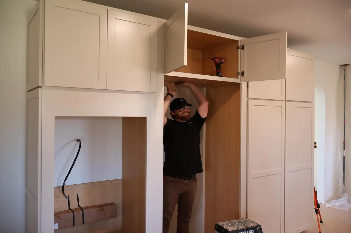 Cabinets? Check. Floors? Check. 🛠️ Tile is coming along beautifully! This week, it's all about trim and paint. Stay tuned for more updates! 
#BehindTheScenes #mwrprogress