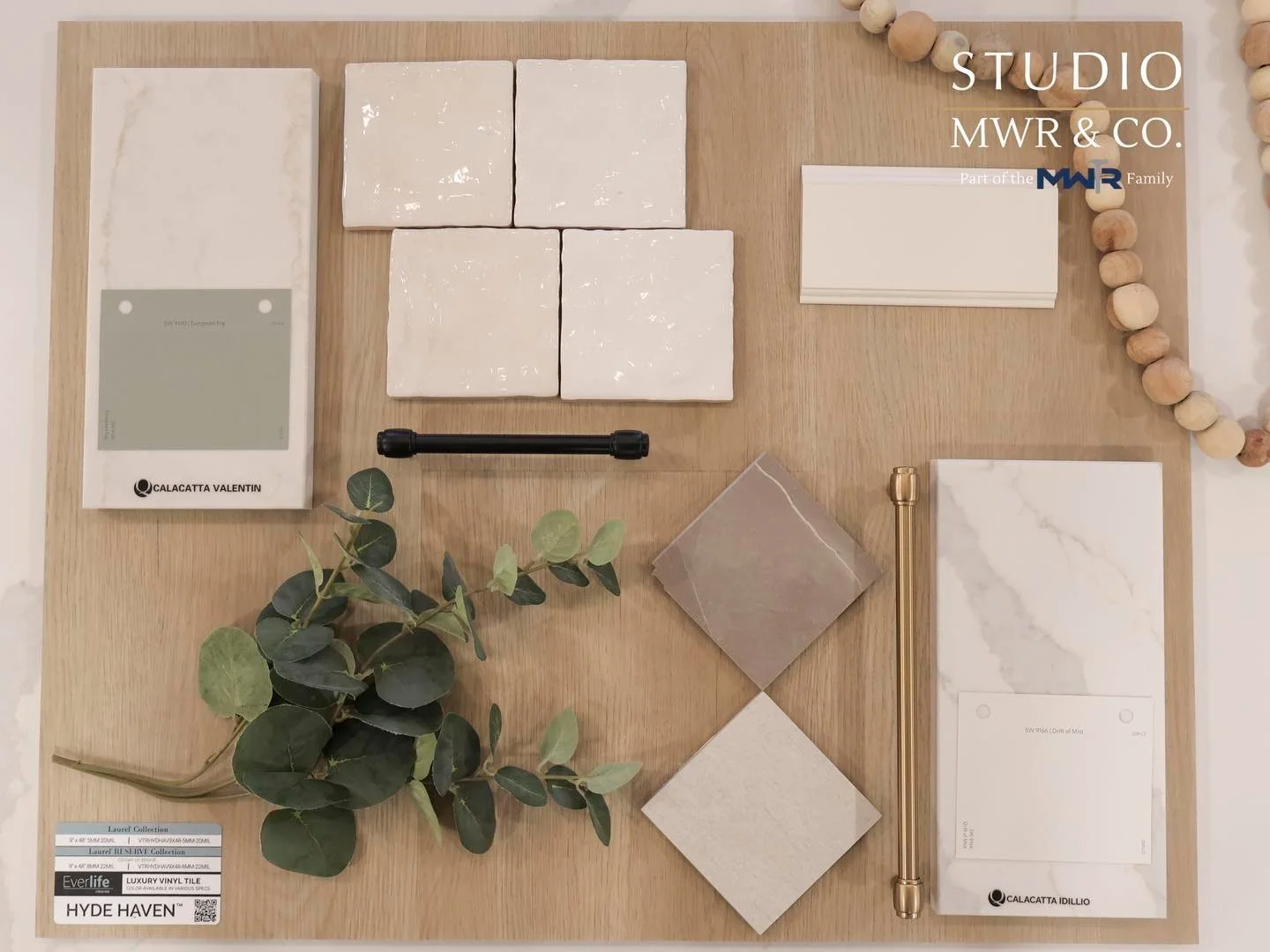 𝐃𝐞𝐬𝐢𝐠𝐧 𝐢𝐬 𝐝𝐞𝐜𝐢𝐝𝐞𝐝 𝐚𝐭 𝐭𝐡𝐞 𝐦𝐚𝐭𝐞𝐫𝐢𝐚𝐥𝐬 𝐭𝐚𝐛𝐥𝐞.⁣
⁣
Before a space comes to life, we study how color moves against stone &mdash; how undertones shift, how veining softens or sharpens the overall feel.⁣
⁣
This board features