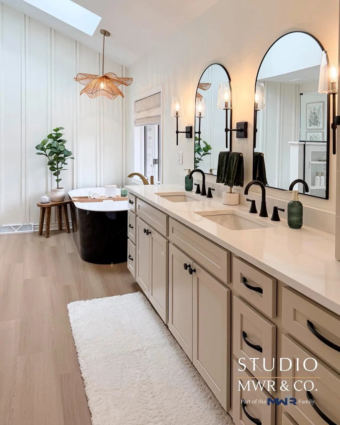 𝐘𝐨𝐮 𝐝𝐨𝐧&rsquo;𝐭 𝐧𝐞𝐞𝐝 𝐚 𝐛𝐢𝐠𝐠𝐞𝐫 𝐛𝐚𝐭𝐡𝐫𝐨𝐨𝐦.
𝐘𝐨𝐮 𝐧𝐞𝐞𝐝 𝐛𝐞𝐭𝐭𝐞𝐫 𝐝𝐞𝐬𝐢𝐠𝐧.

We kept the footprint.
Reworked the layout.
Expanded the shower.

Same space.
Different standard.

#StudioMWR #BathroomRemodel #DesignBuild 