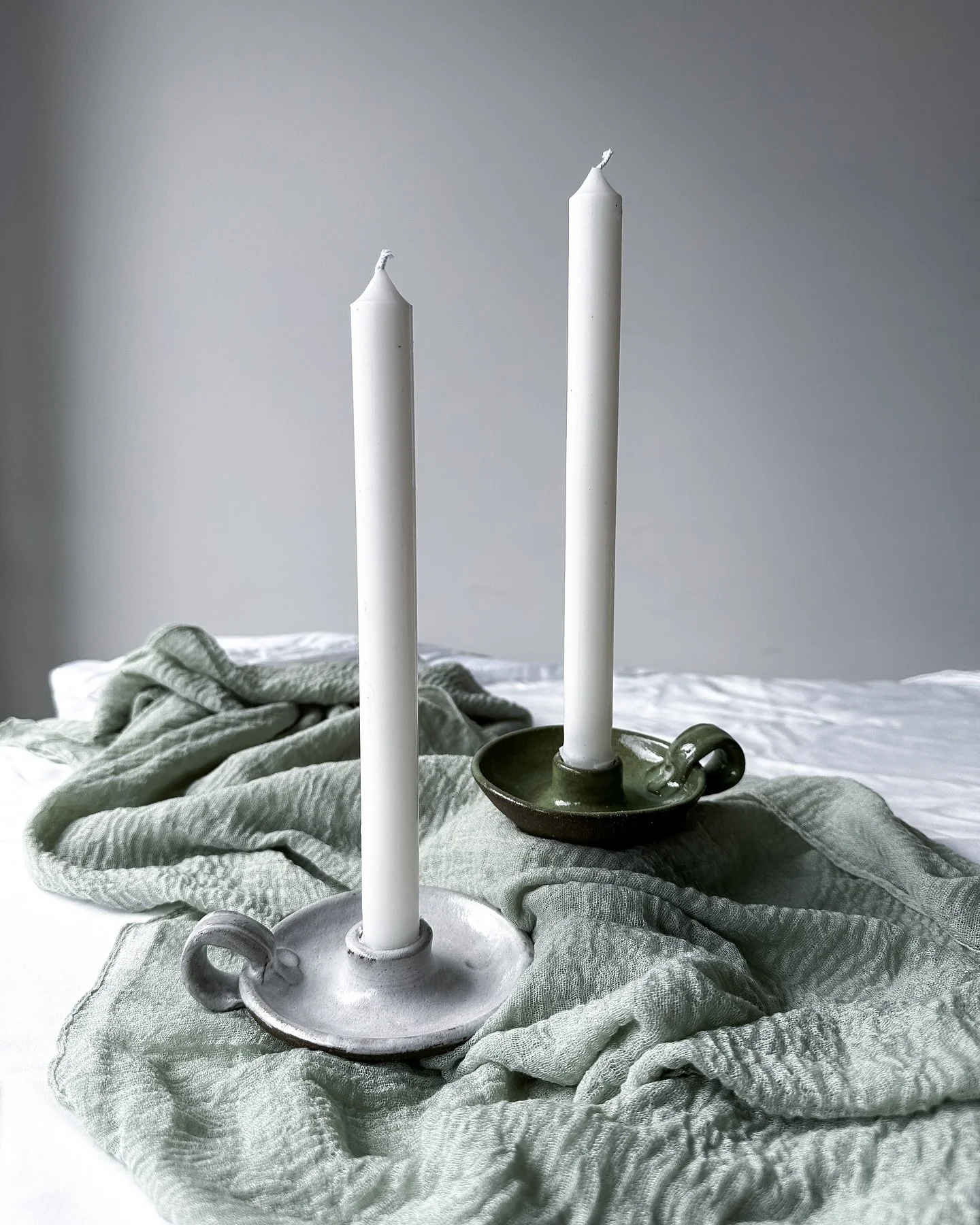 If you want me, come get me Monday morning at 9am CST on my website or Etsy store. Find the link in my bio. 🎉
#pottery #potterydrop #mugs #madeinaskutt #candlestickholders #vases #handmade #handmadepottery