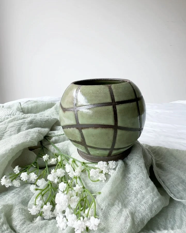 Just a lil reminder that there’s pottery waiting for you on my website! ✨
Mugs, vases, cuties of all kinds—ready to find their forever homes.
Click the link in my bio to shop the collection before your favorites are gone!