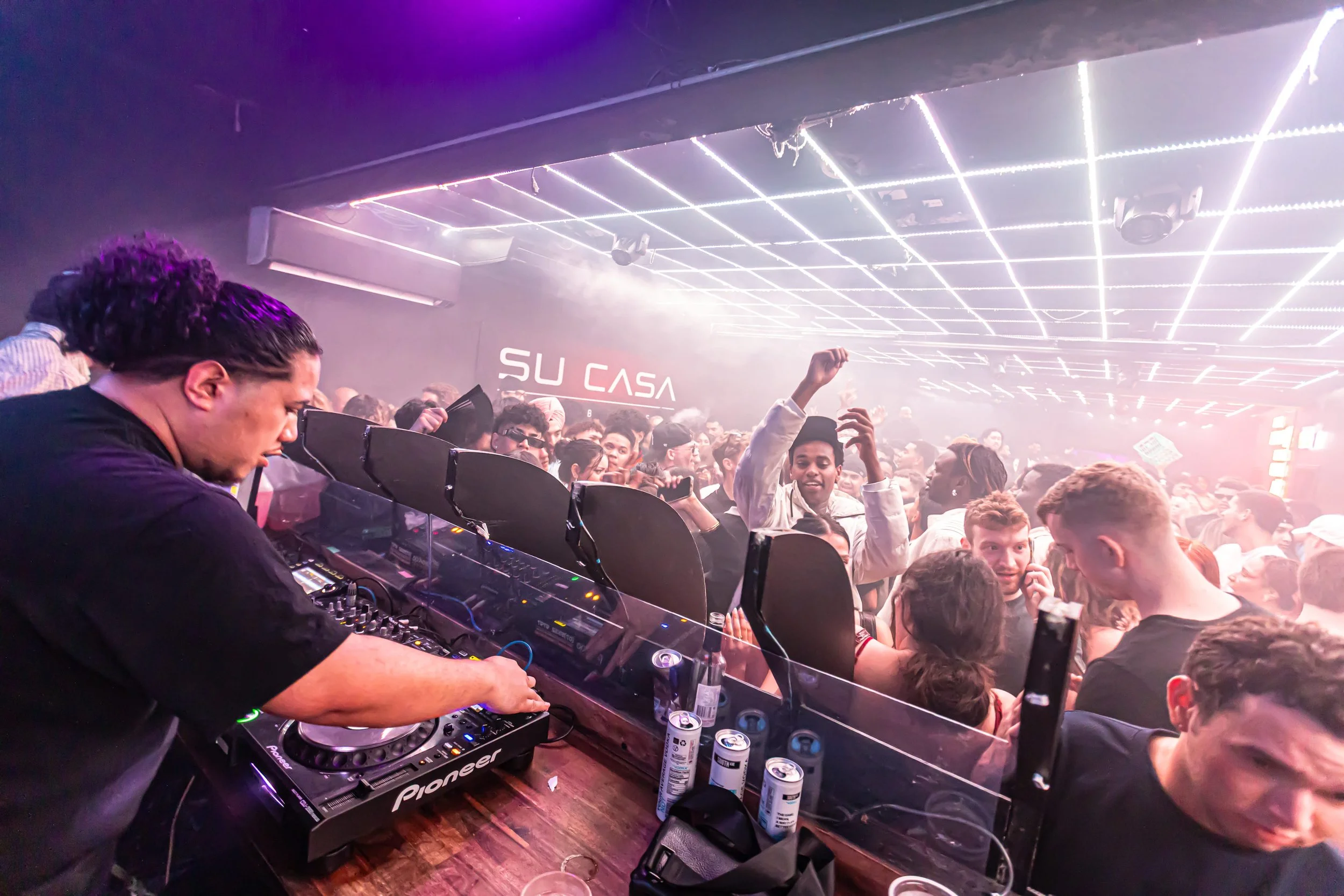 su casa brisbane image from sunday night club event depicting crowd and dancing