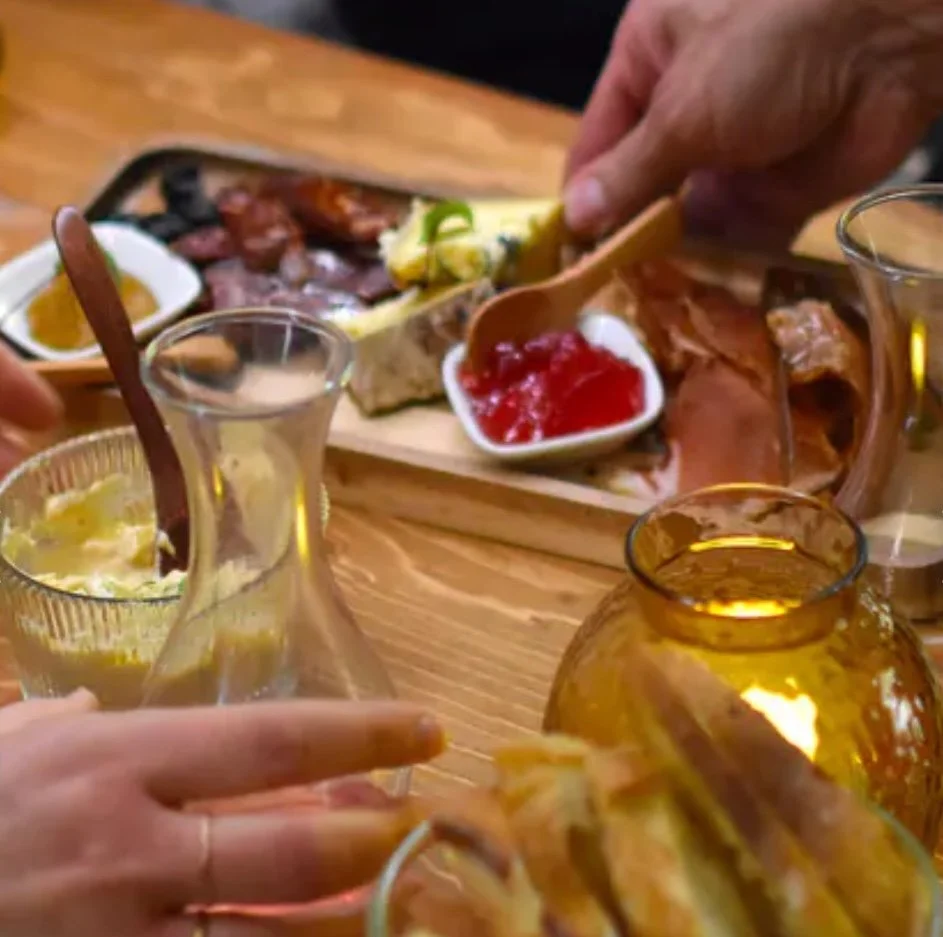 Deluxe Charcuterie Box