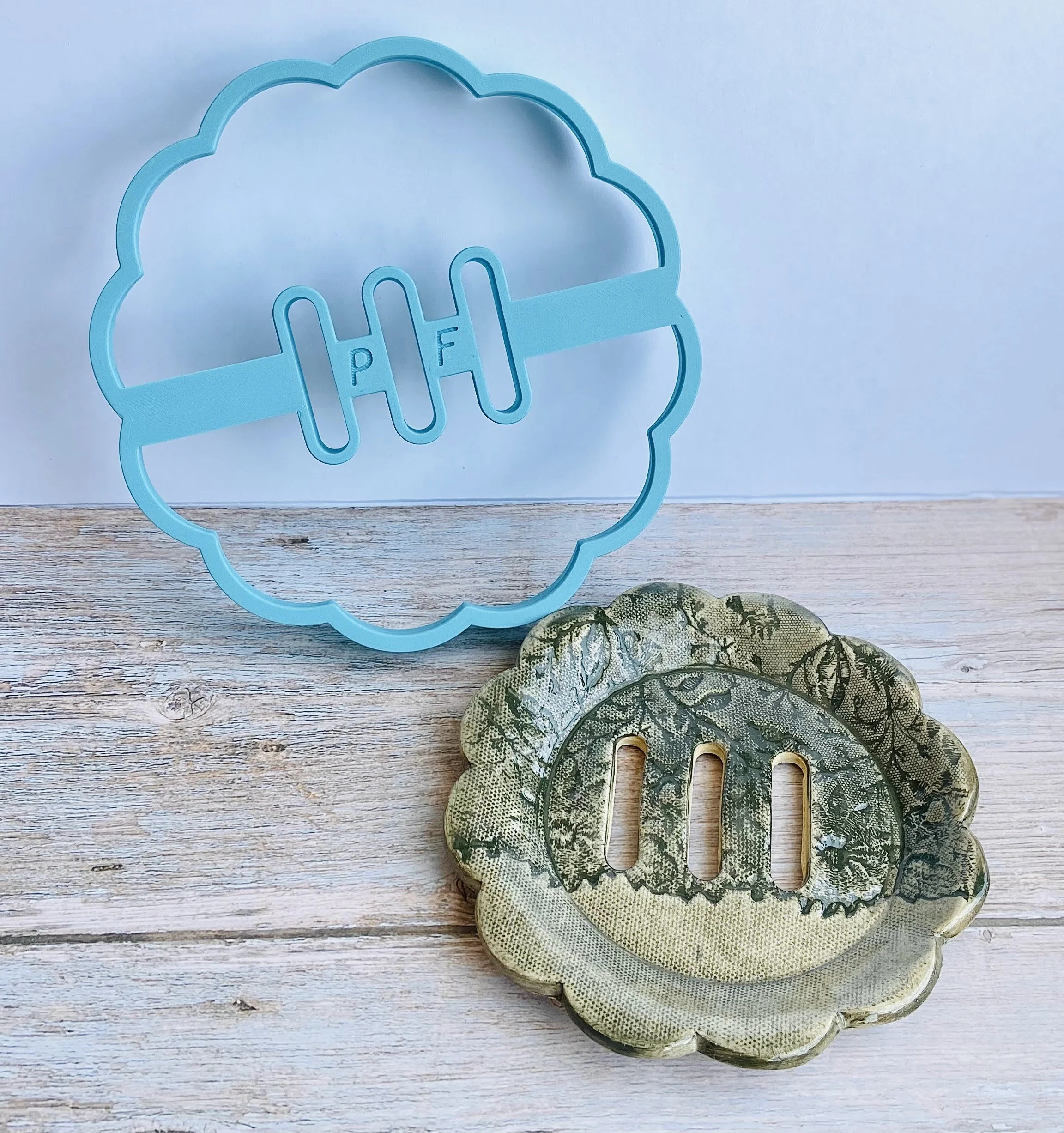 Round Dish Template - finished example green 2.jpg