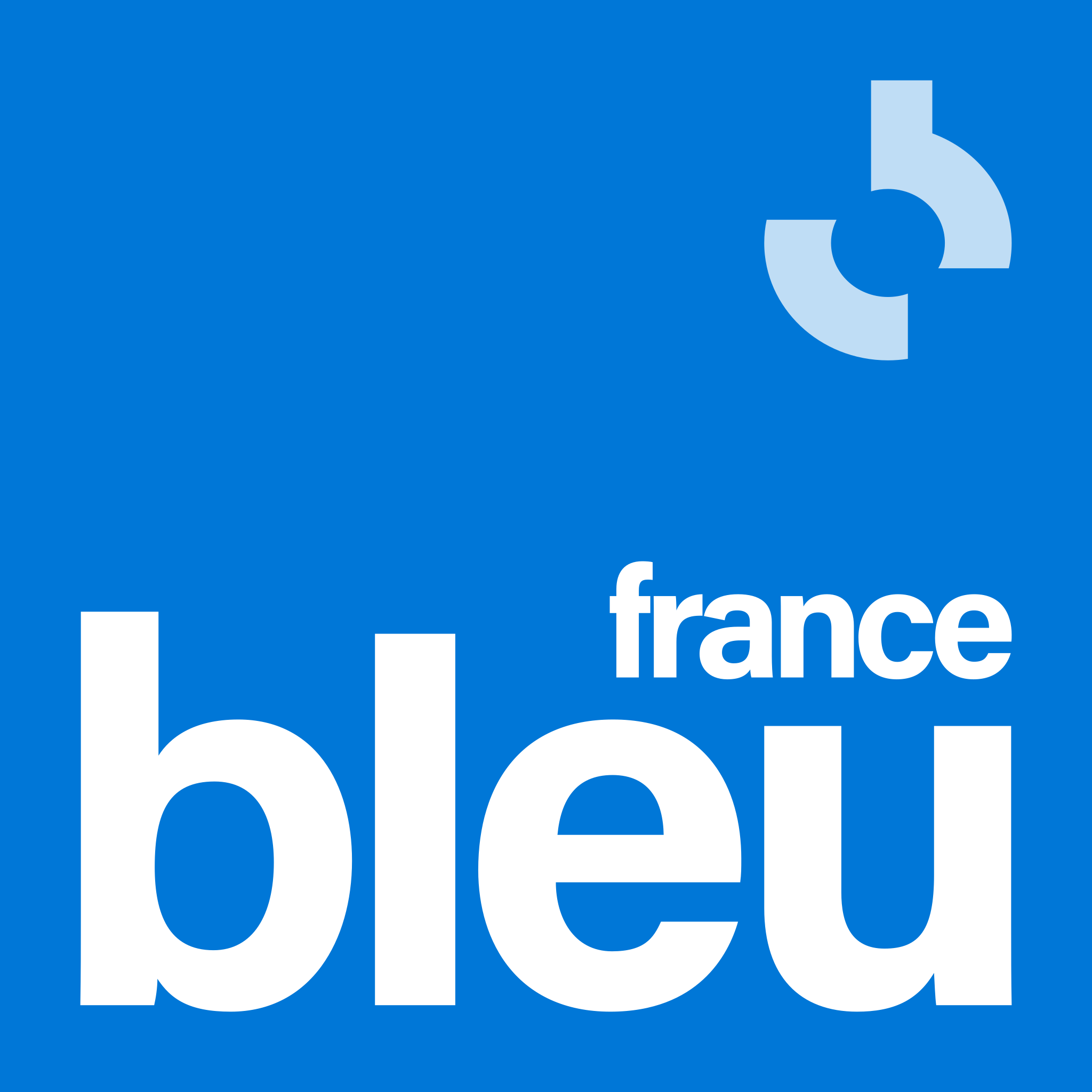 Logo de la chaîne de télévision France Bleu avec un fond bleu, un symbole rond stylisé en haut à droite, et le texte 'France Bleu' en blanc, avec le mot 'france' en plus petit à côté du mot 'bleu'.