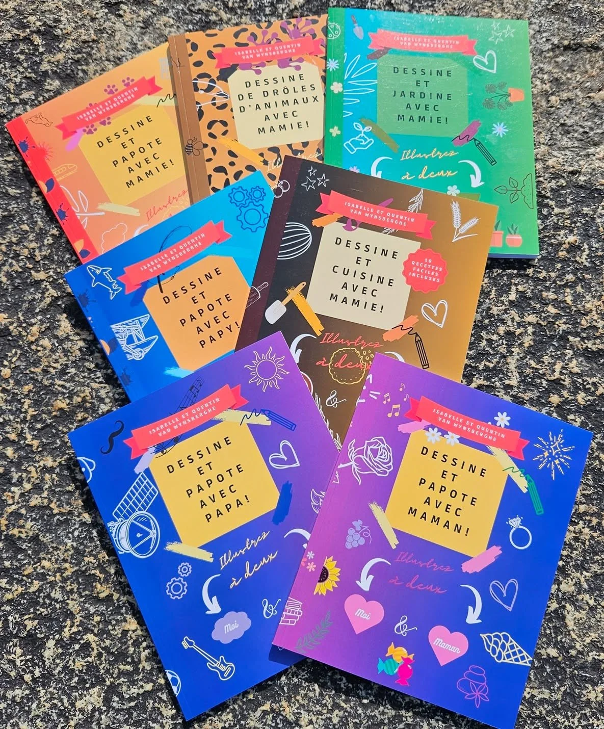 ✨🎄 NOUVEAUT&Eacute; ! 🎄✨

La collection Illustrez &agrave; deux s&rsquo;agrandit !
Apr&egrave;s 7 titres qui ont d&eacute;j&agrave; fait rire, gribouiller et r&ecirc;ver des centaines de duos parents-enfants (6-12 ans), voici le petit dernier :

🎄