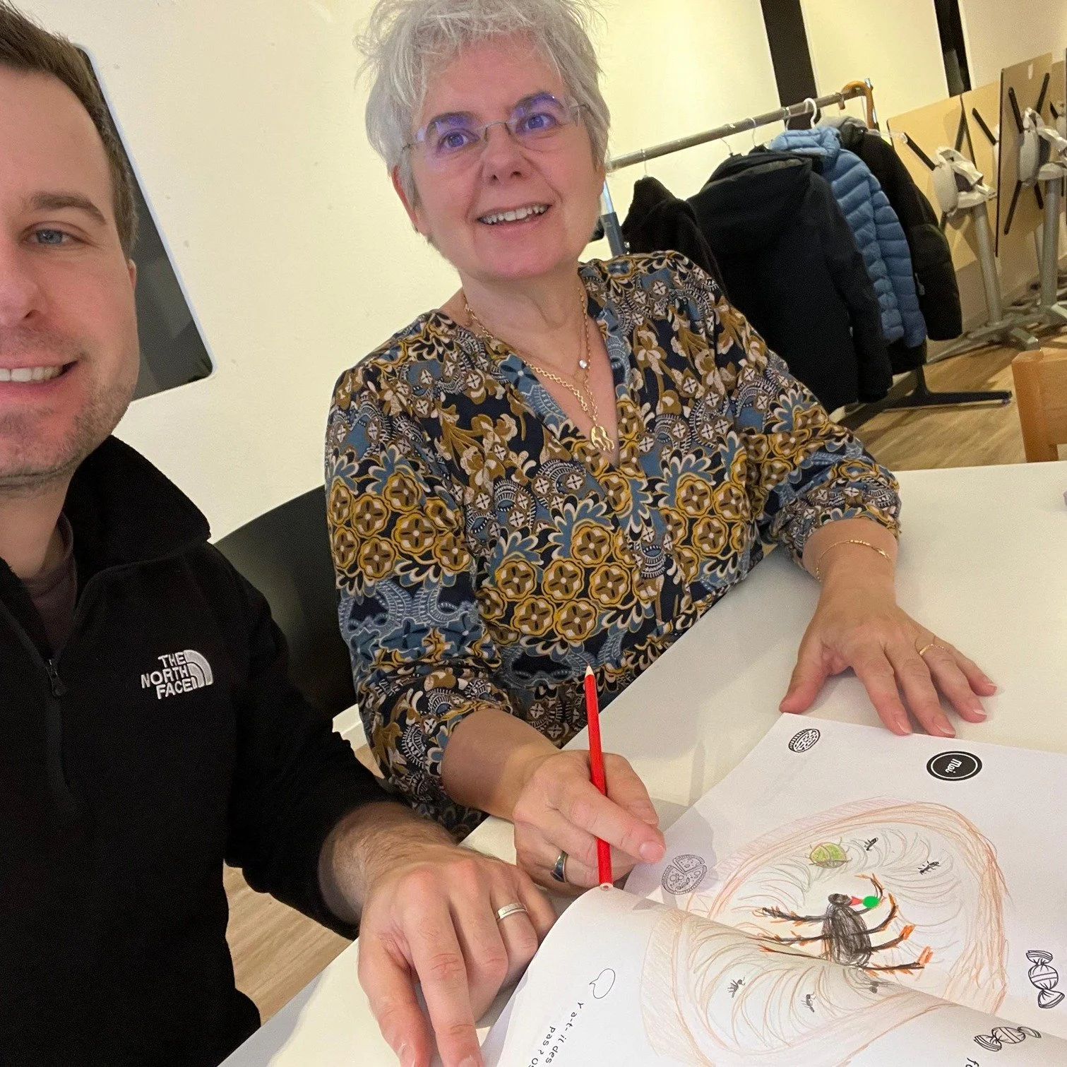 🎄✨ DERNIER ATELIER 2025 ! ✨🎄
Envie d&rsquo;un moment complice parent-enfant juste avant No&euml;l ?

📅 Lundi 22 d&eacute;cembre, 14h - 15h30
✏️ Atelier ludique et cr&eacute;atif GRATUIT
👨&zwj;👩&zwj;👧&zwj;👦 Dessiner, papoter, rire&hellip; ensem