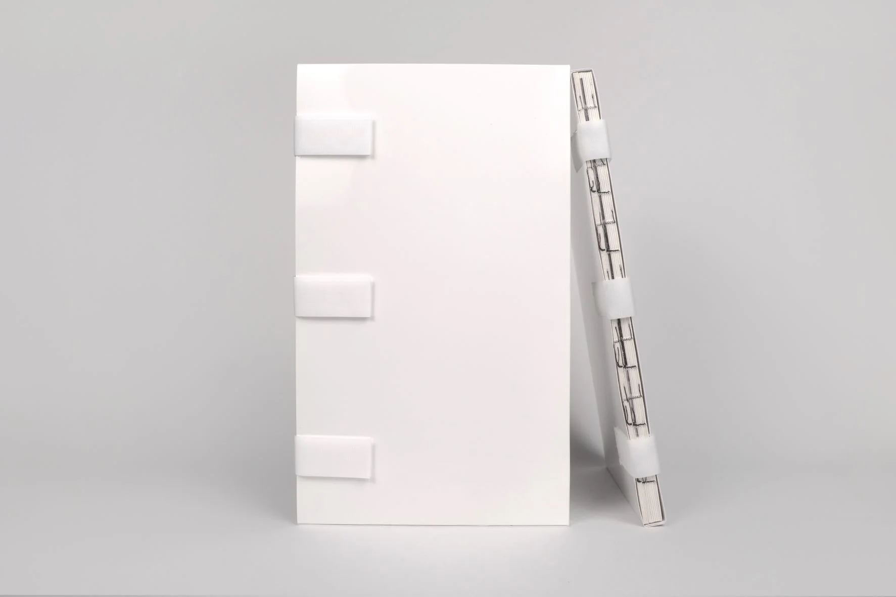 Documentation of the photobook rules for photographing a scoliotic patient , published by THEBOOKSHOW and designed by Macarius Eng. Image courtesy of Macarius Eng.
