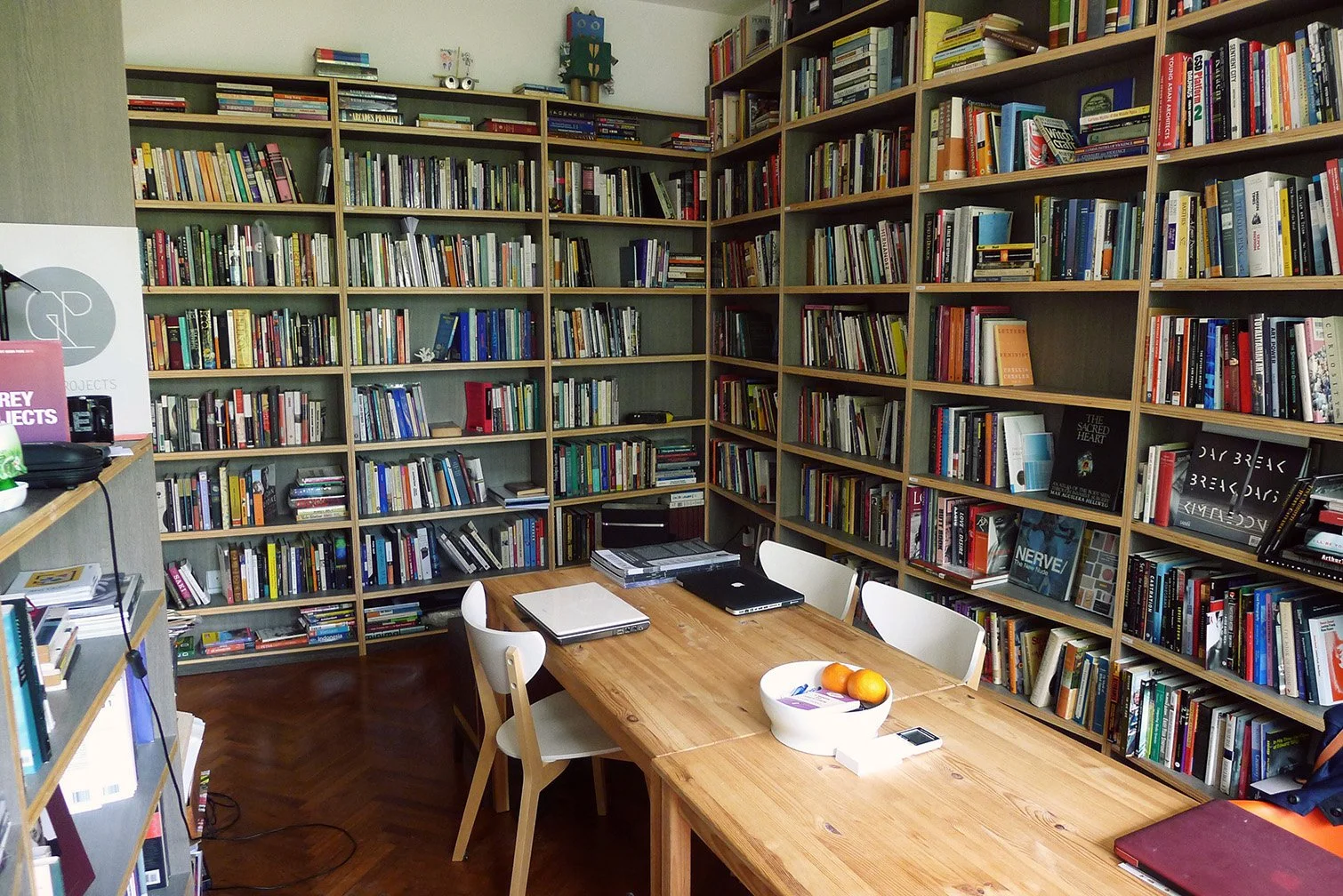  Grey Projects - Library. Image courtesy of Grey Projects. 