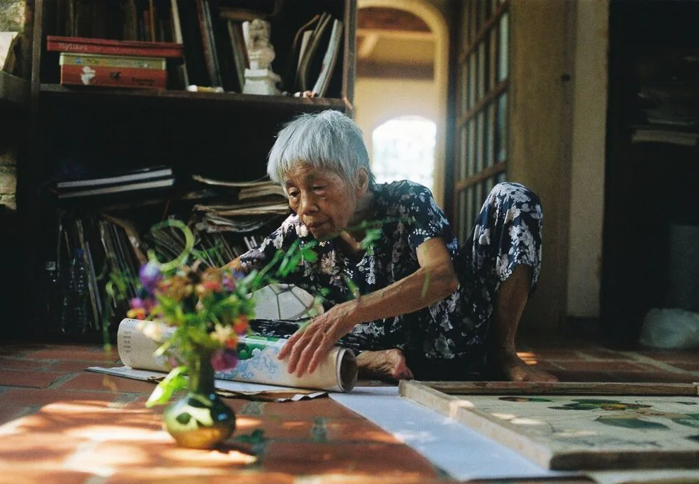 Review of Mong Bich's 'Between Two Centuries'