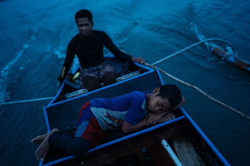 In the Philippines, Photographs of Tenderness Help Us Not to Look Away